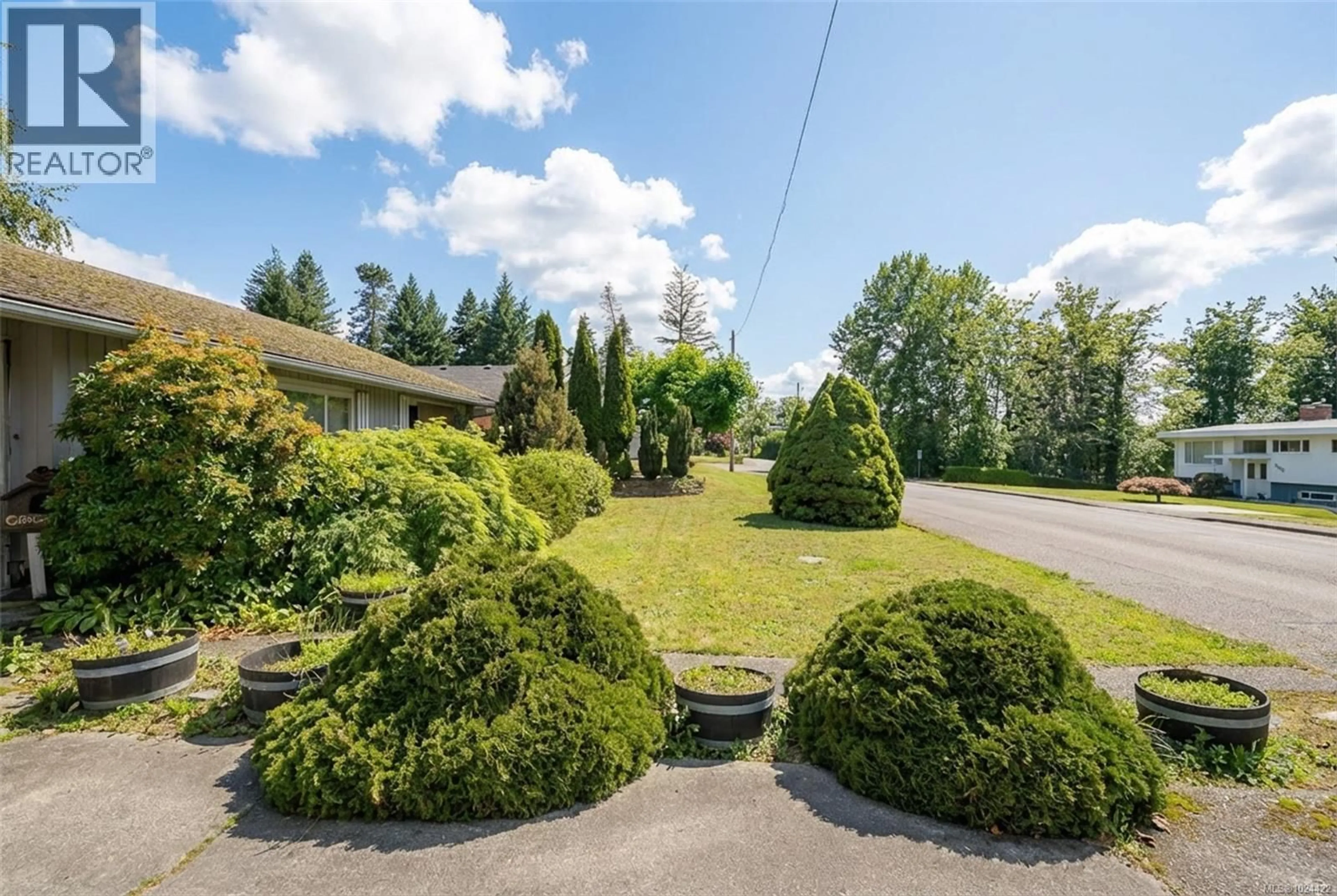 A pic from outside/outdoor area/front of a property/back of a property/a pic from drone, unknown for 4974 MAITLAND STREET, Port Alberni British Columbia V9Y3W3