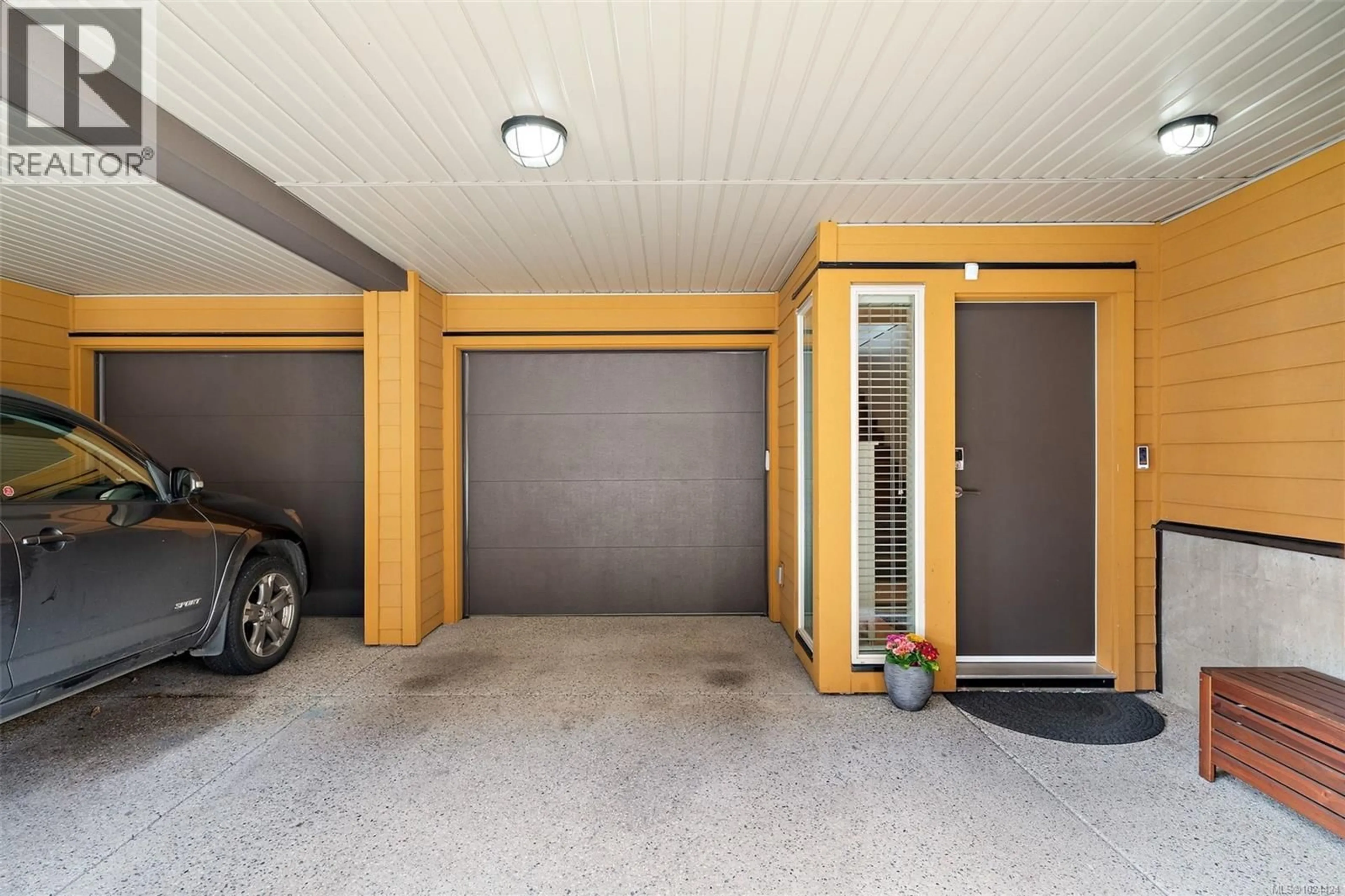 Indoor garage for 113 - 2733 PEATT ROAD, Langford British Columbia V9B3V2