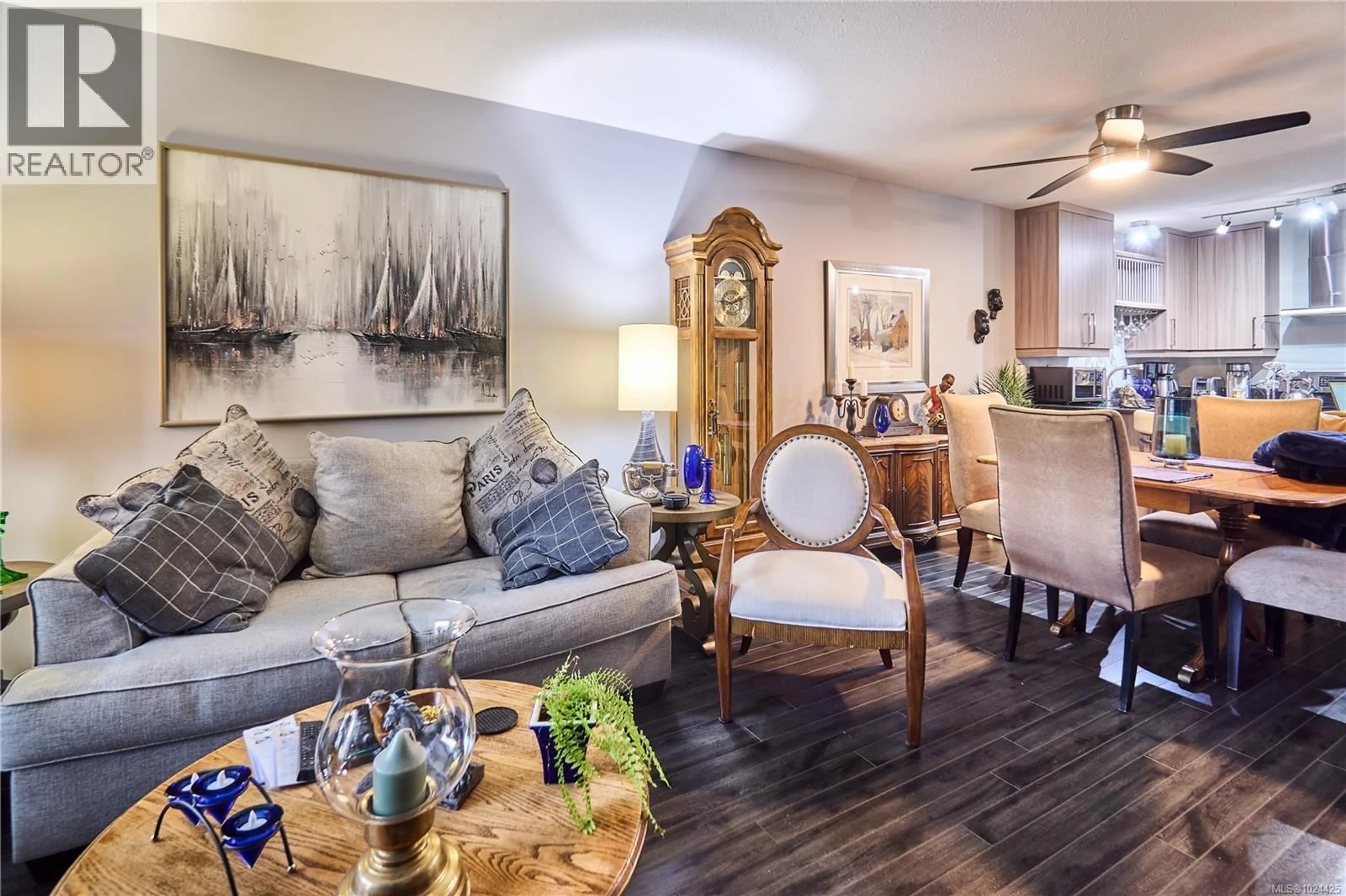 Living room with furniture, wood/laminate floor for 105 - 100 DAWES STREET, Nanaimo British Columbia V9S1A3