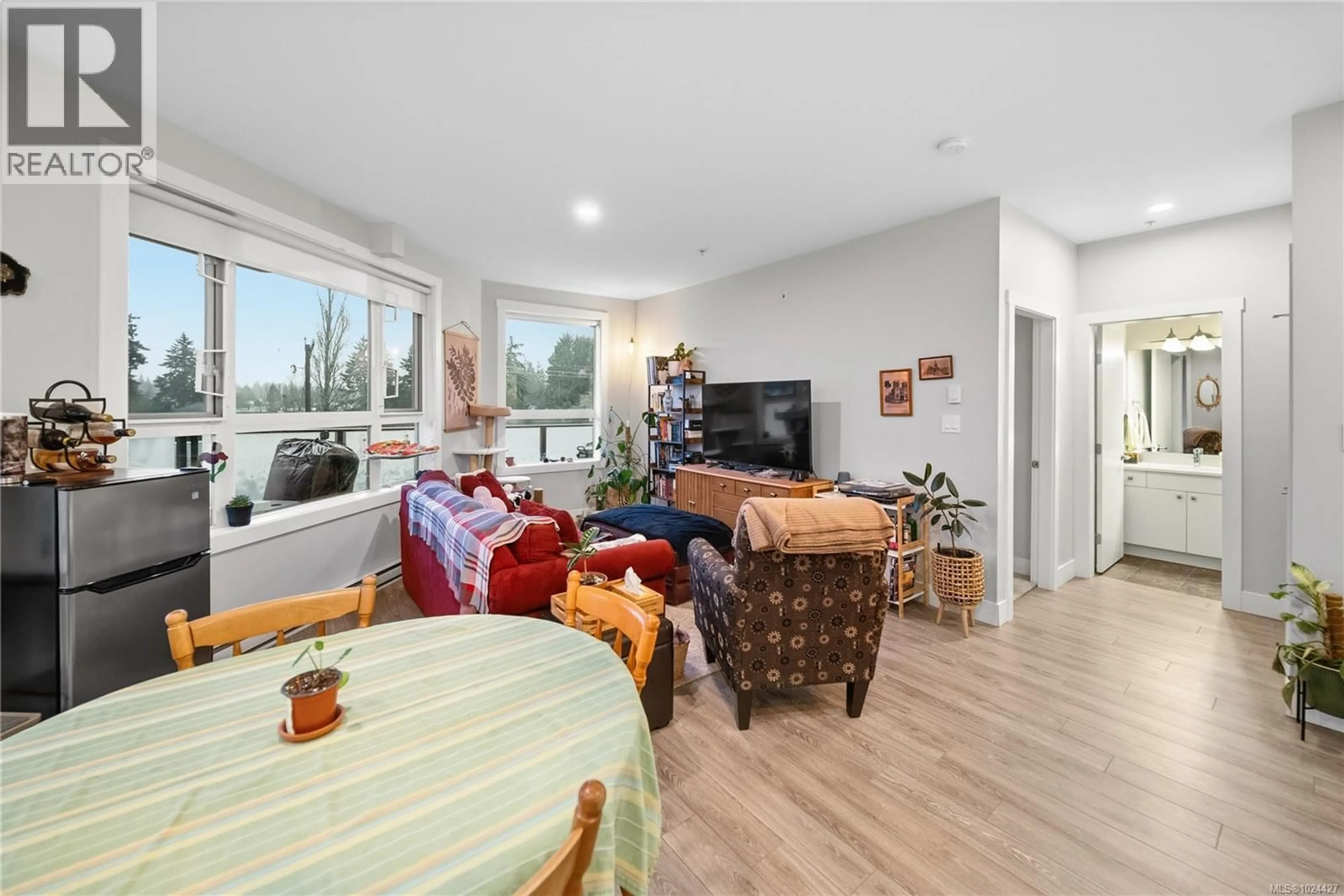 Living room with furniture, unknown for 205 - 525 THIRD STREET, Nanaimo British Columbia V9R1W7