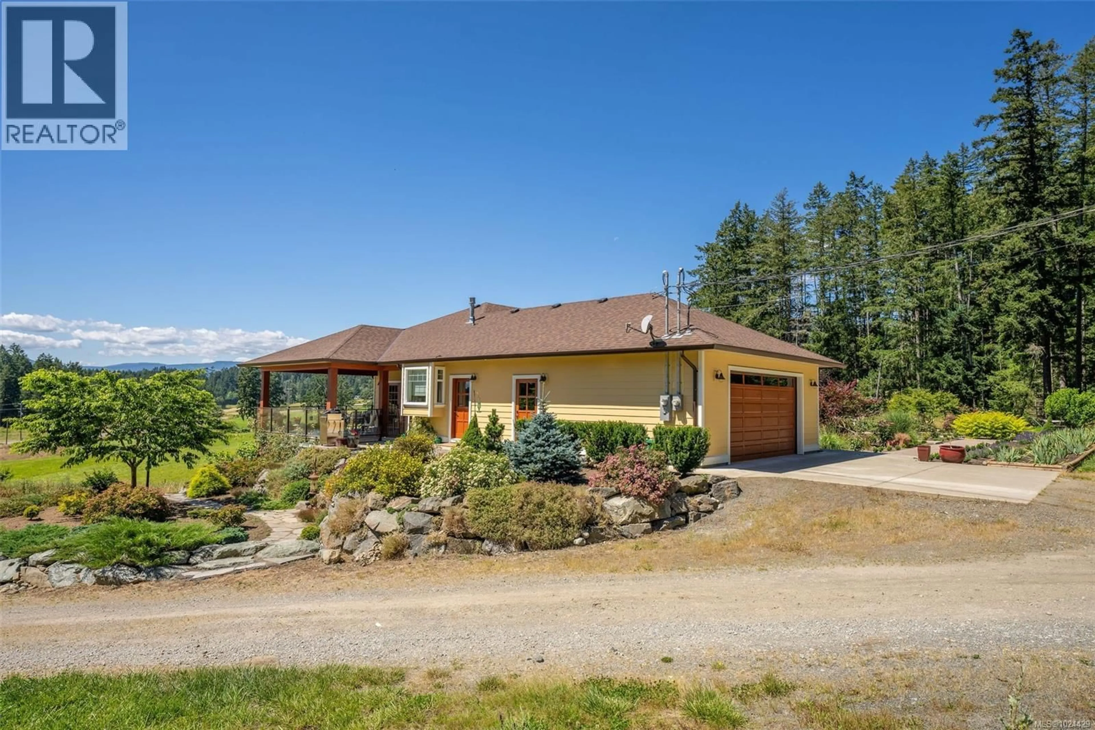 A pic from outside/outdoor area/front of a property/back of a property/a pic from drone, mountain view for 7000 MAYS ROAD, Duncan British Columbia V9L6A6