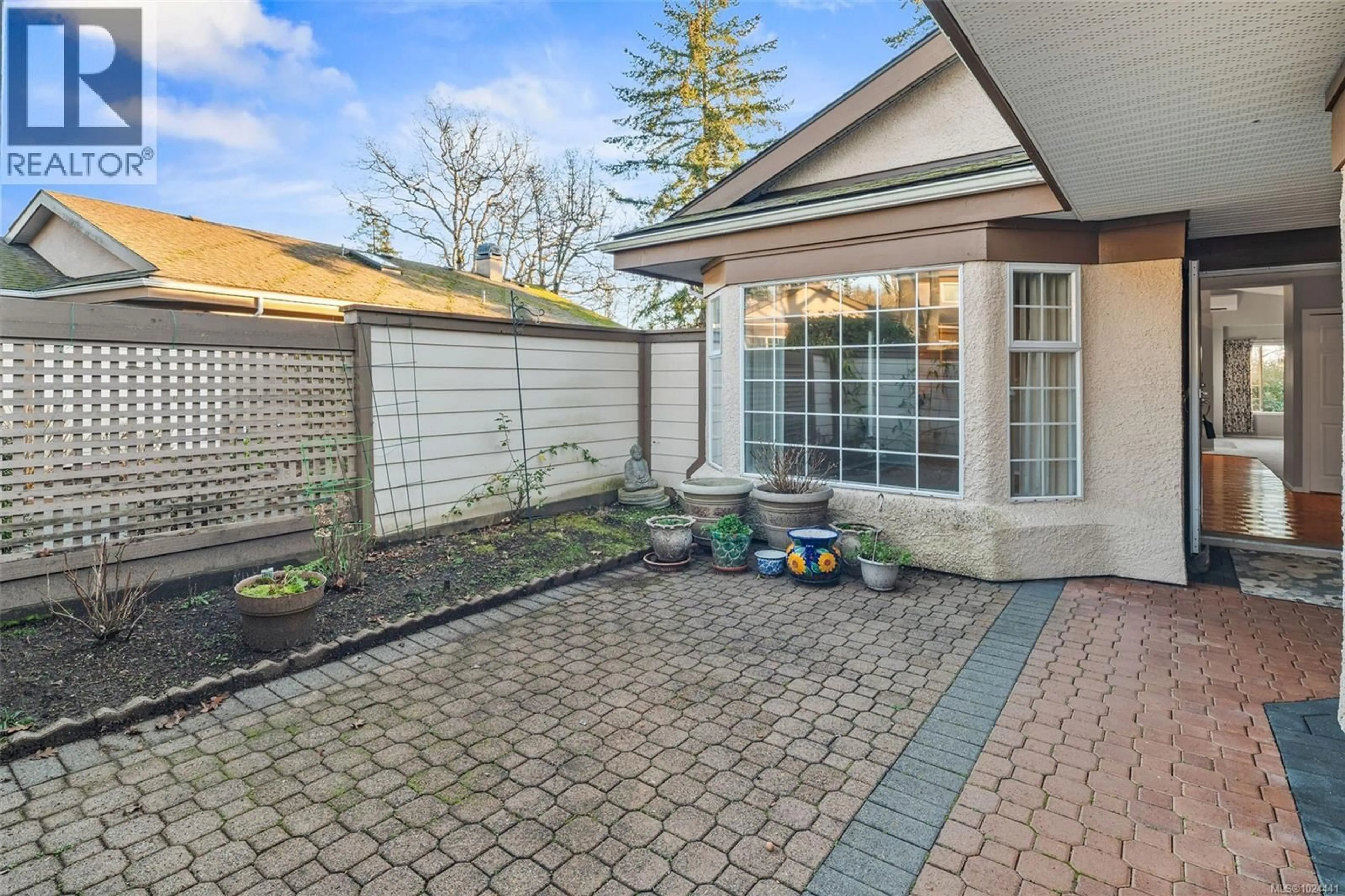 Patio, street for 22 - 901 KENTWOOD LANE, Saanich British Columbia V8Y2Y6