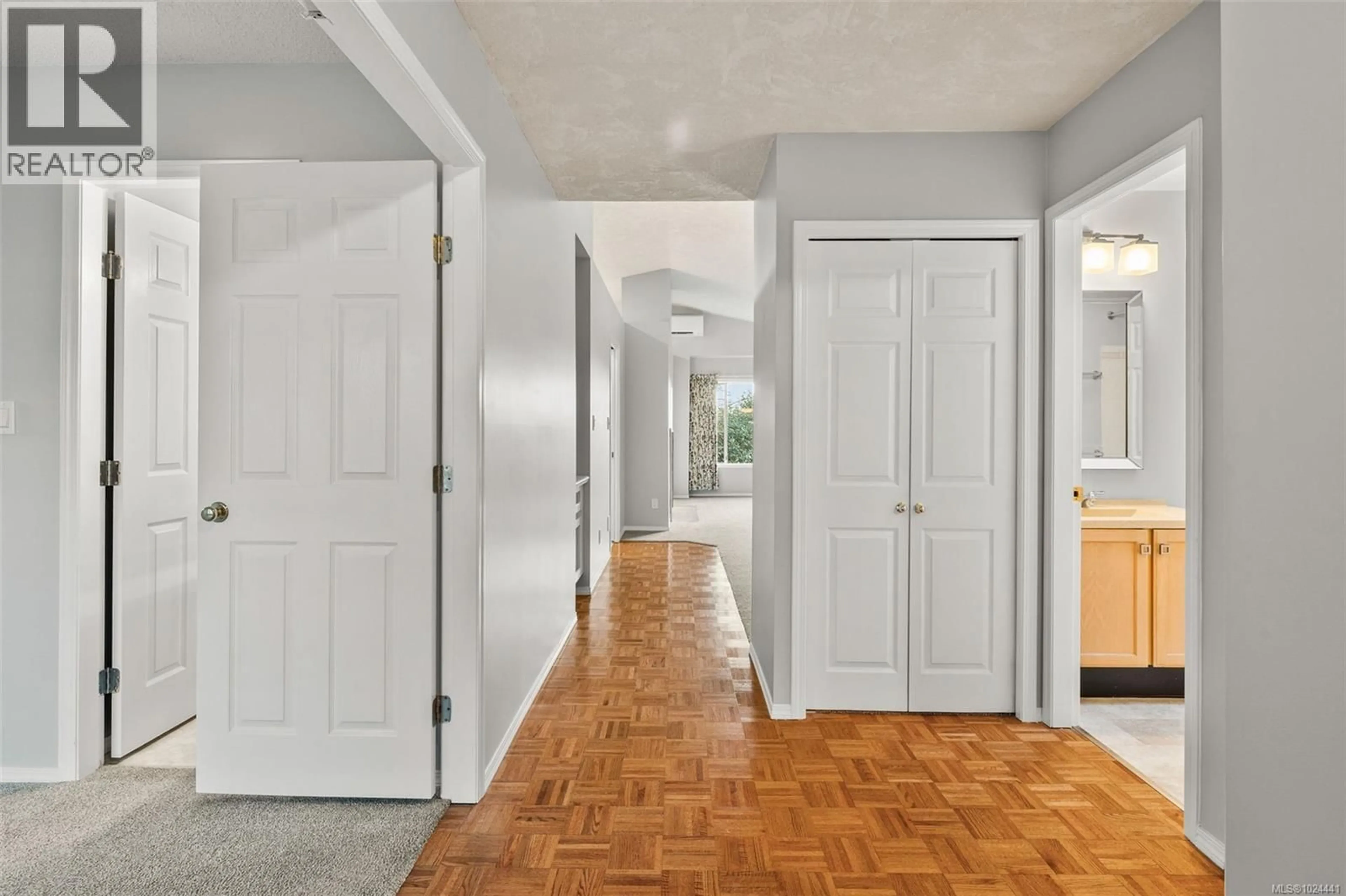 Indoor entryway for 22 - 901 KENTWOOD LANE, Saanich British Columbia V8Y2Y6