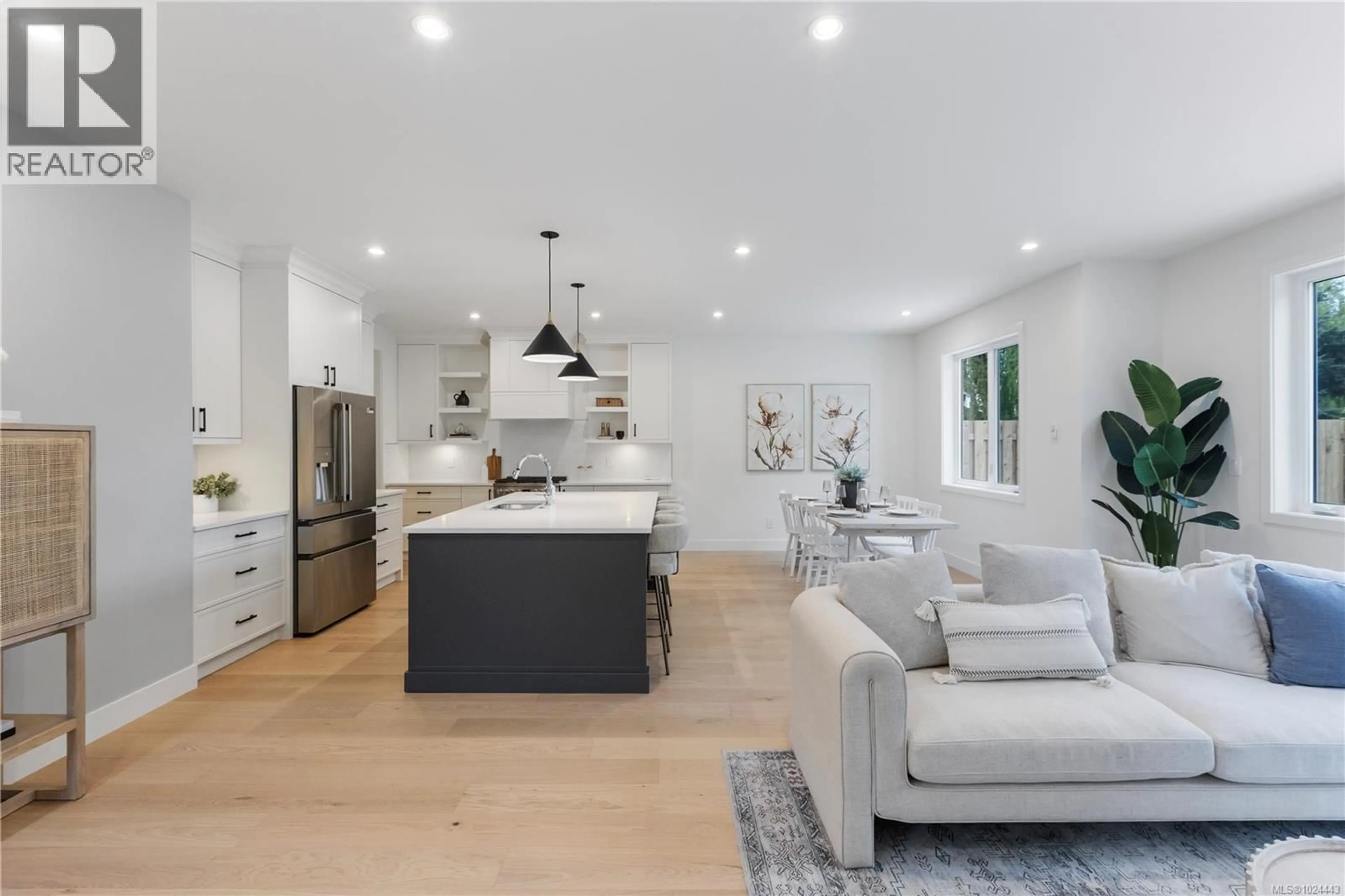 Open concept kitchen, unknown for 220 KAMLOOPS AVENUE, Saanich British Columbia V8Z1W5