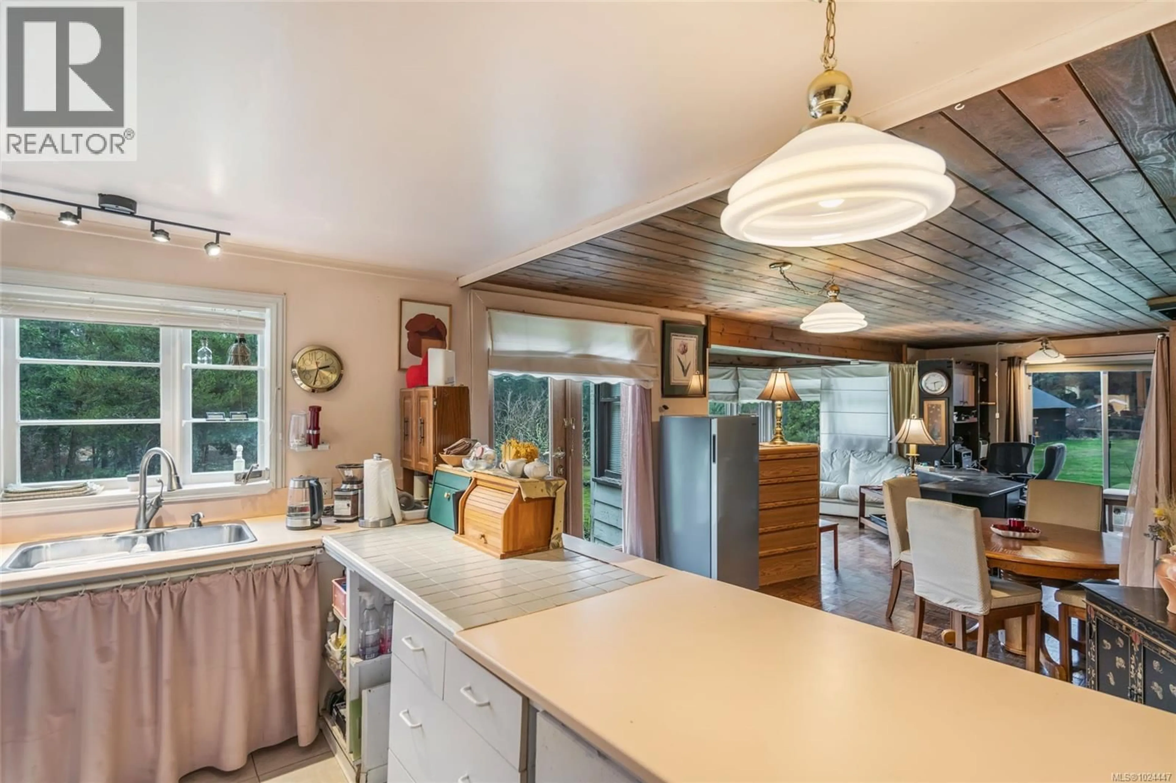 Open concept kitchen, unknown for 1980 GRAFTON AVENUE, Errington British Columbia V0R1V0