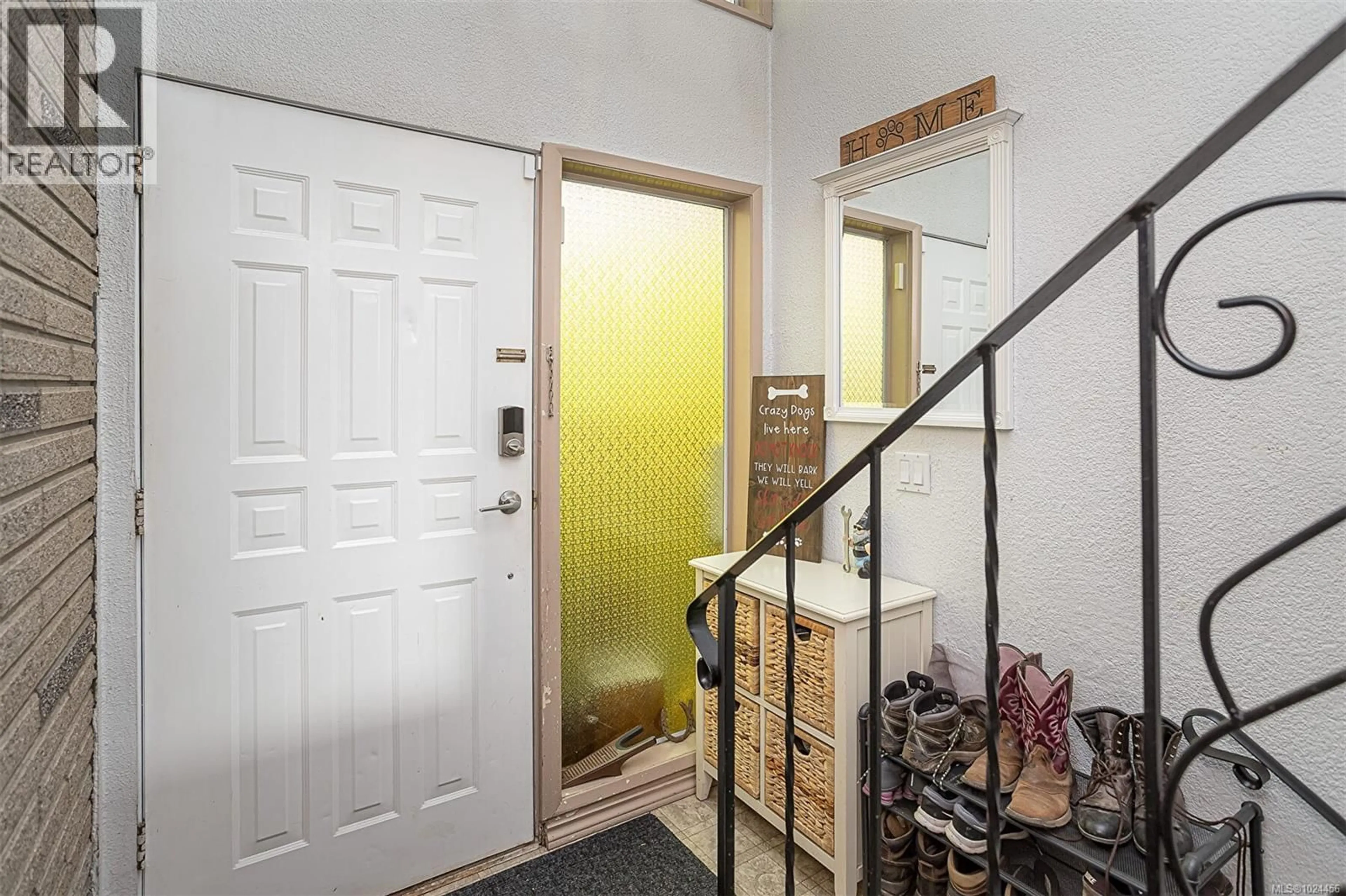 Indoor foyer for 2139 HEMER ROAD, Nanaimo British Columbia V9X1G4