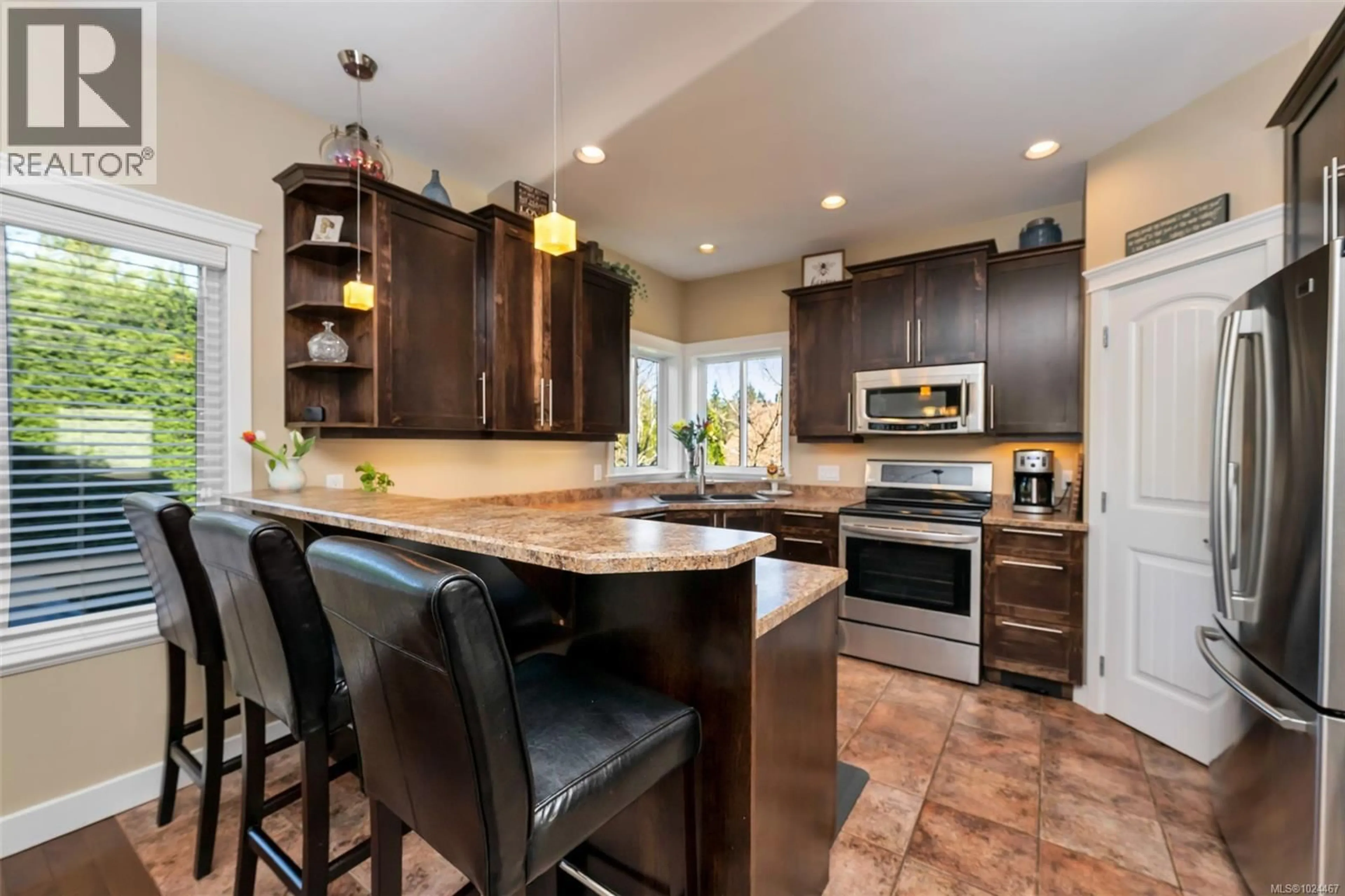 Open concept kitchen, ceramic/tile floor for 2510 BOOMPOND ROAD, Mill Bay British Columbia V8H1H4