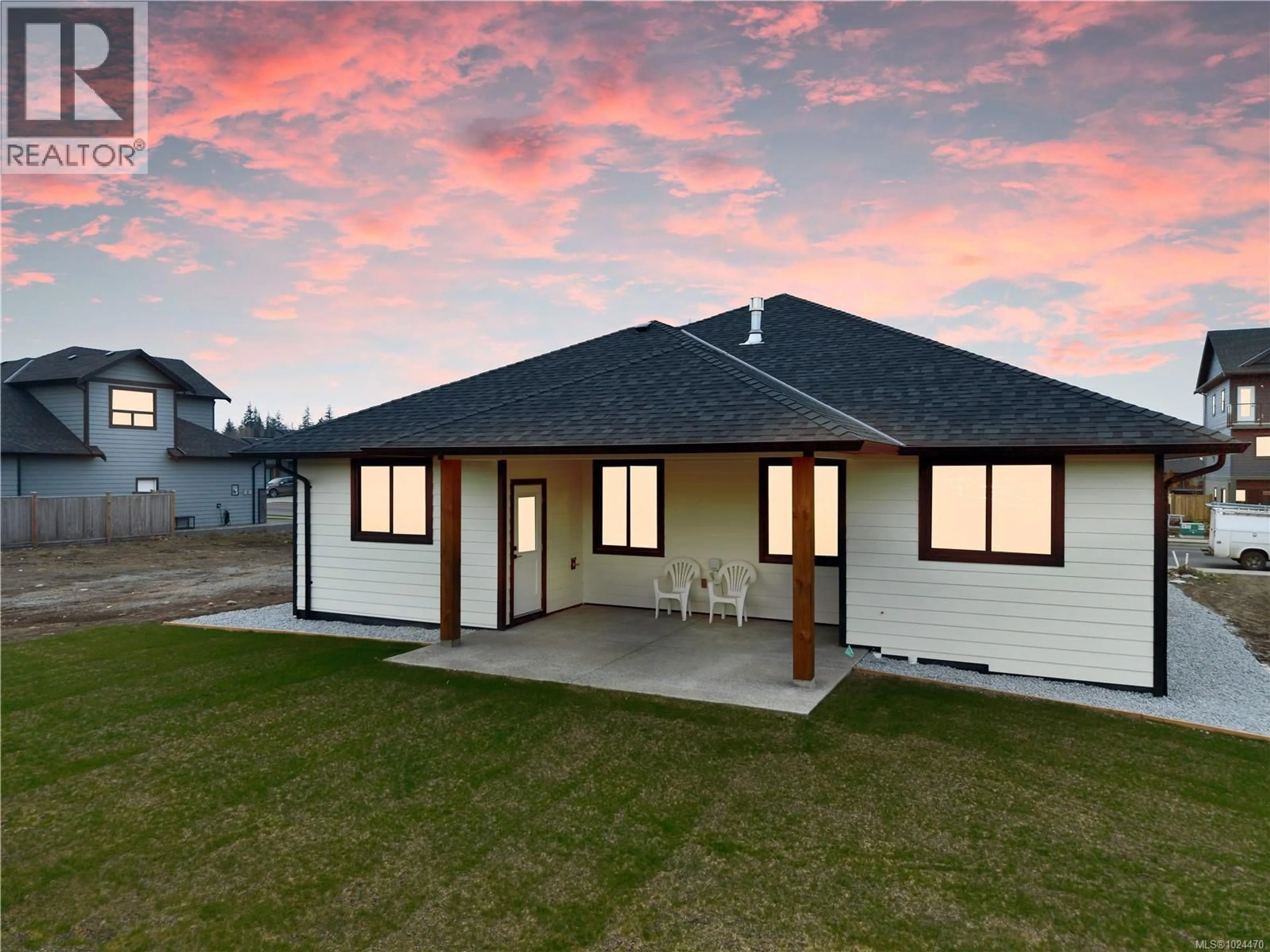 Home with vinyl exterior material, building for 713 BEAVER CREEK BOULEVARD, Campbell River British Columbia V9W0B6