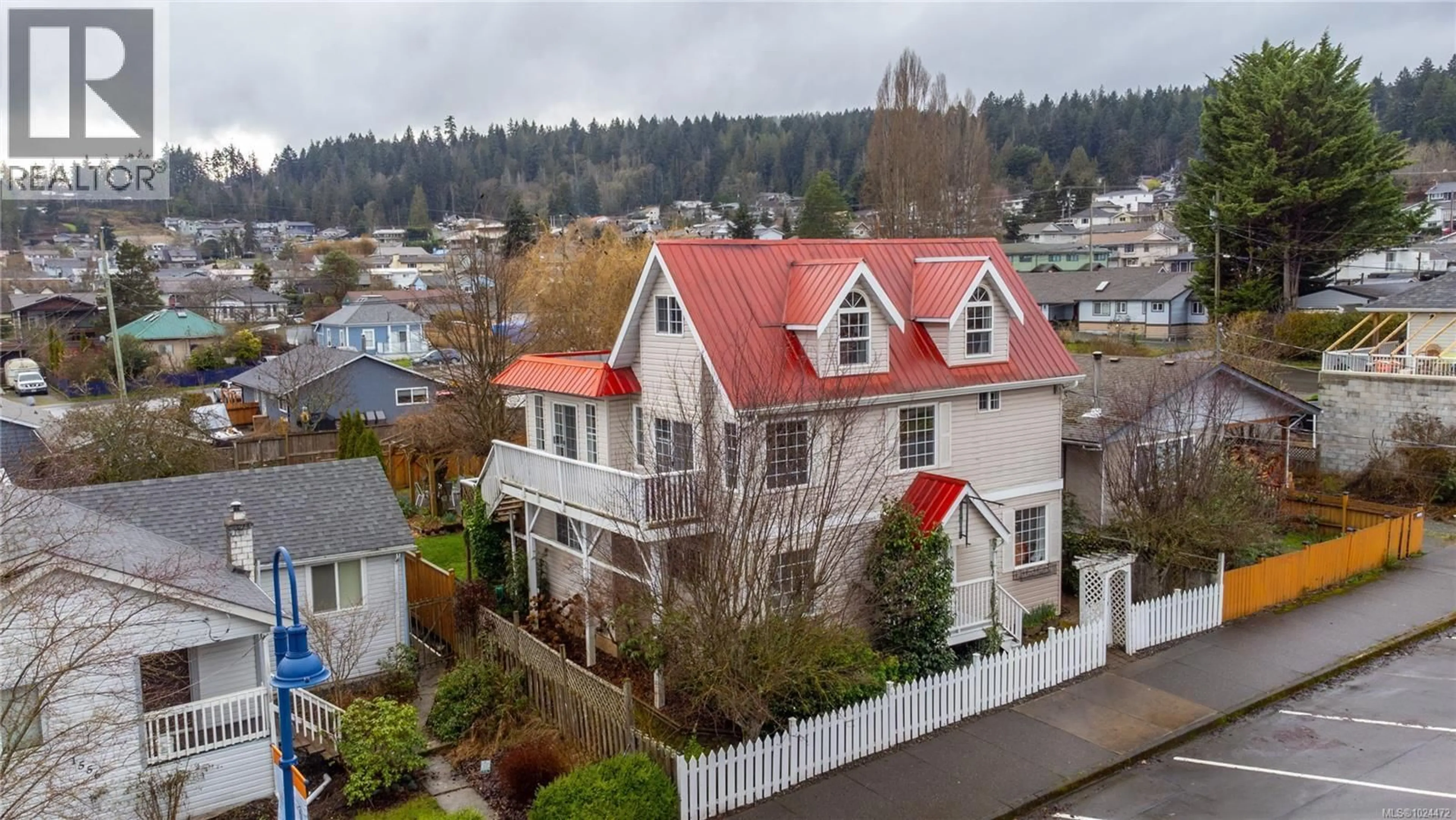 A pic from outside/outdoor area/front of a property/back of a property/a pic from drone, unknown for 1560 JOAN AVENUE, Crofton British Columbia V0R1R0