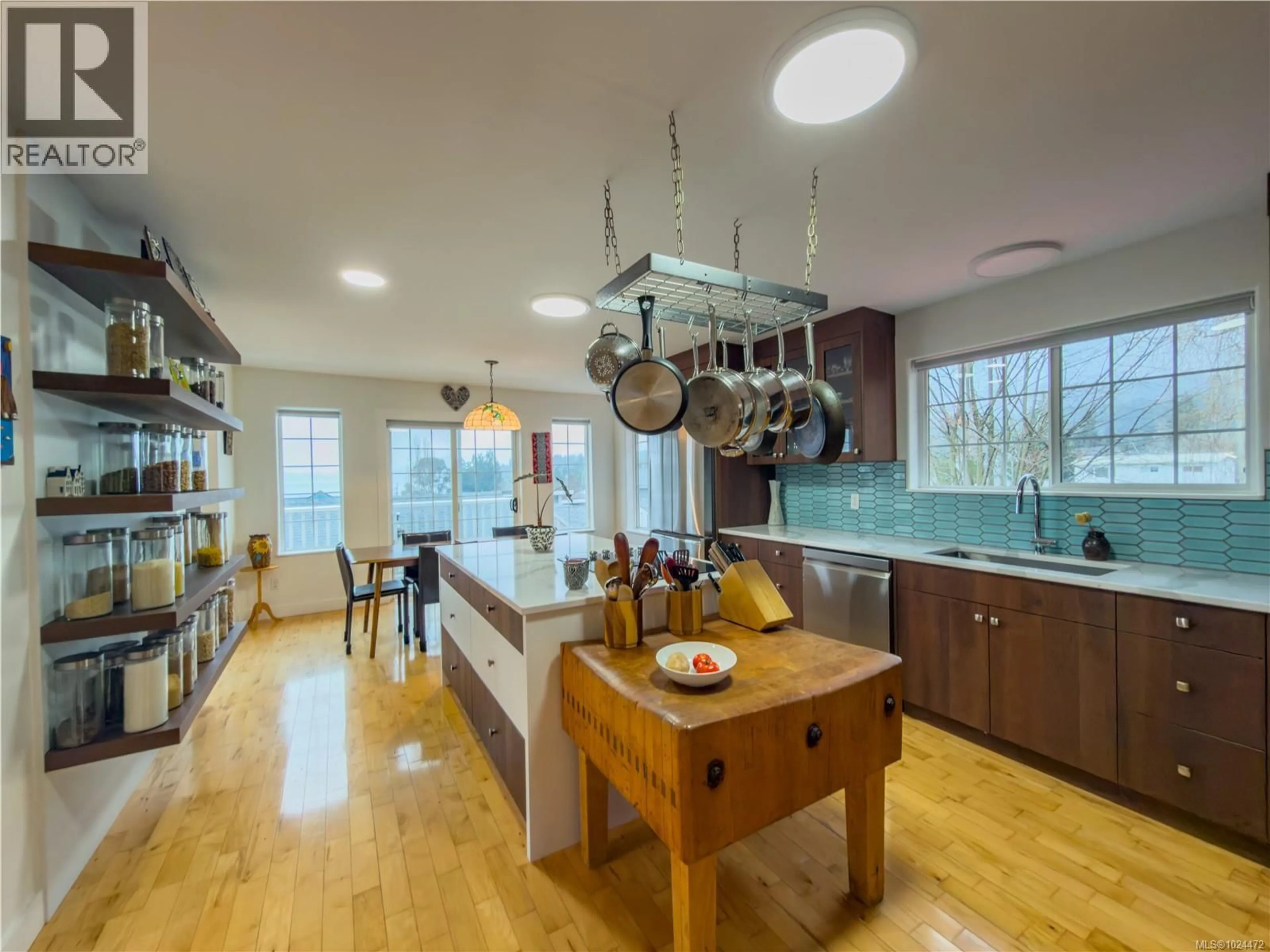 Open concept kitchen, unknown for 1560 JOAN AVENUE, Crofton British Columbia V0R1R0