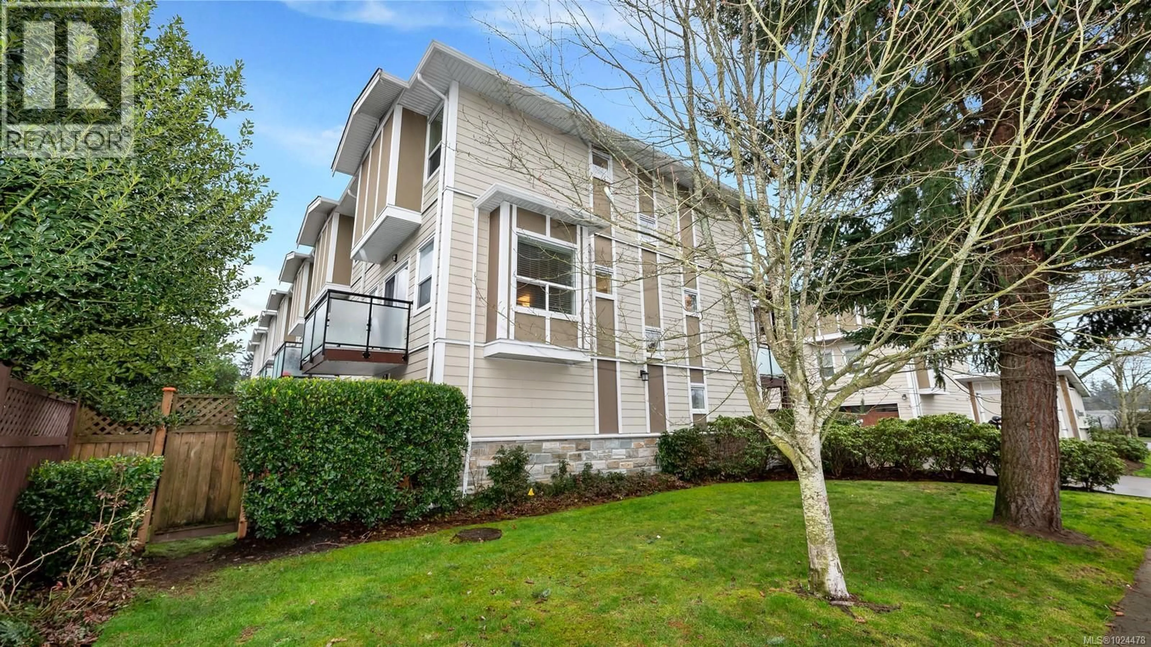 Home with vinyl exterior material, street for 101 - 2889 CARLOW ROAD, Langford British Columbia V9B2S3