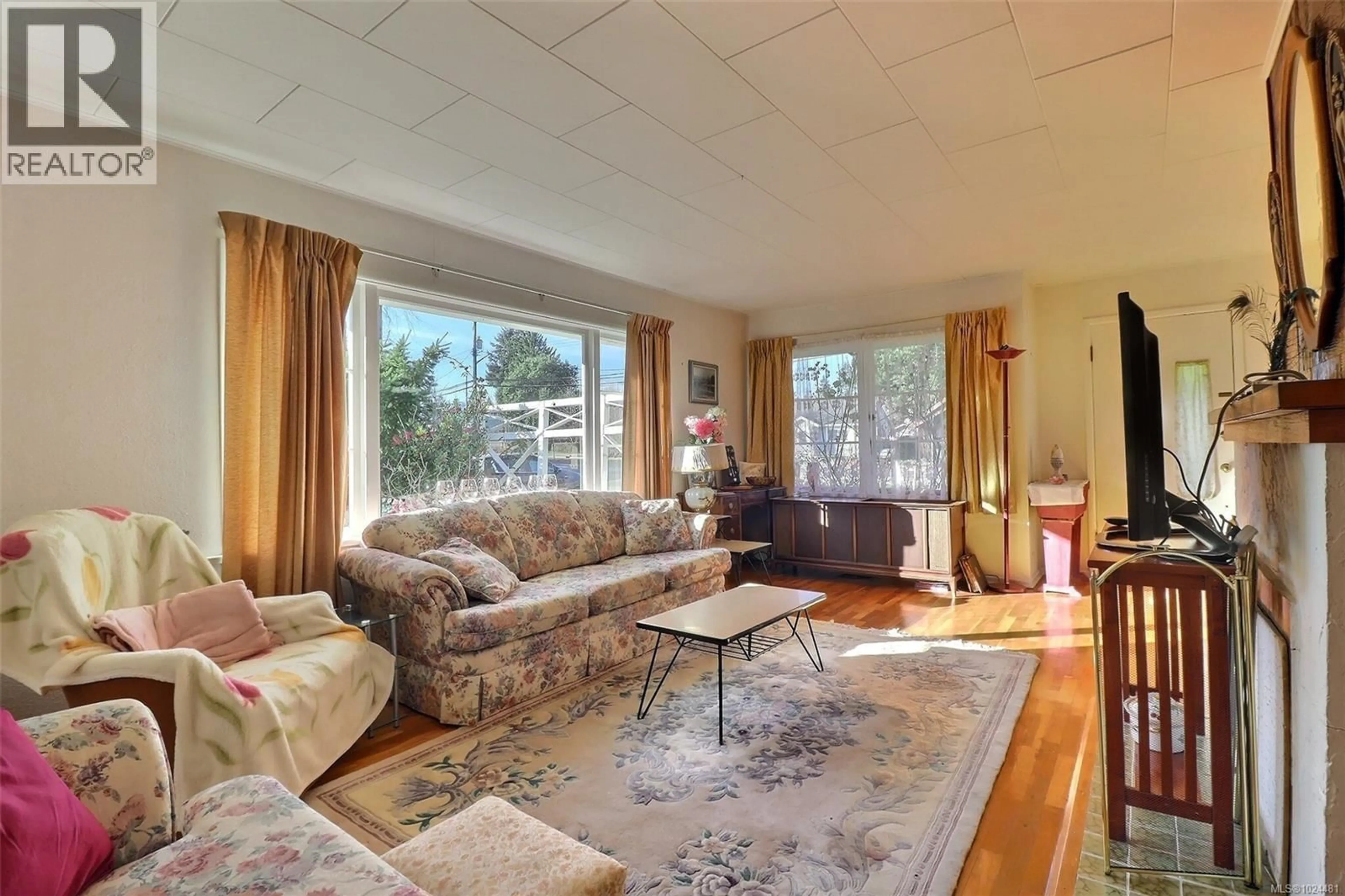 Living room with furniture, unknown for 692 5TH STREET, Courtenay British Columbia V9N1K4