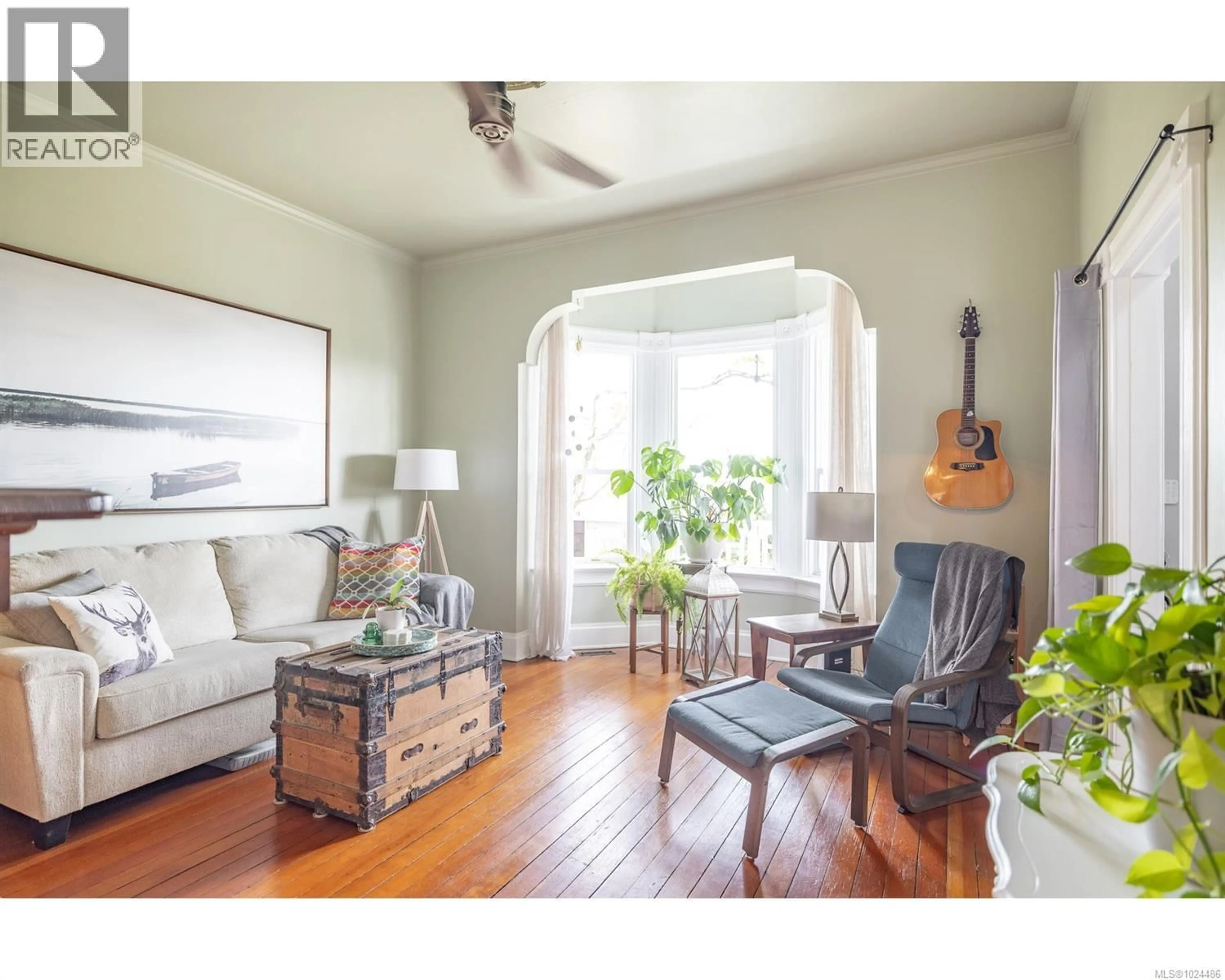 Living room with furniture, unknown for 457 MILTON STREET, Nanaimo British Columbia V9R2K9