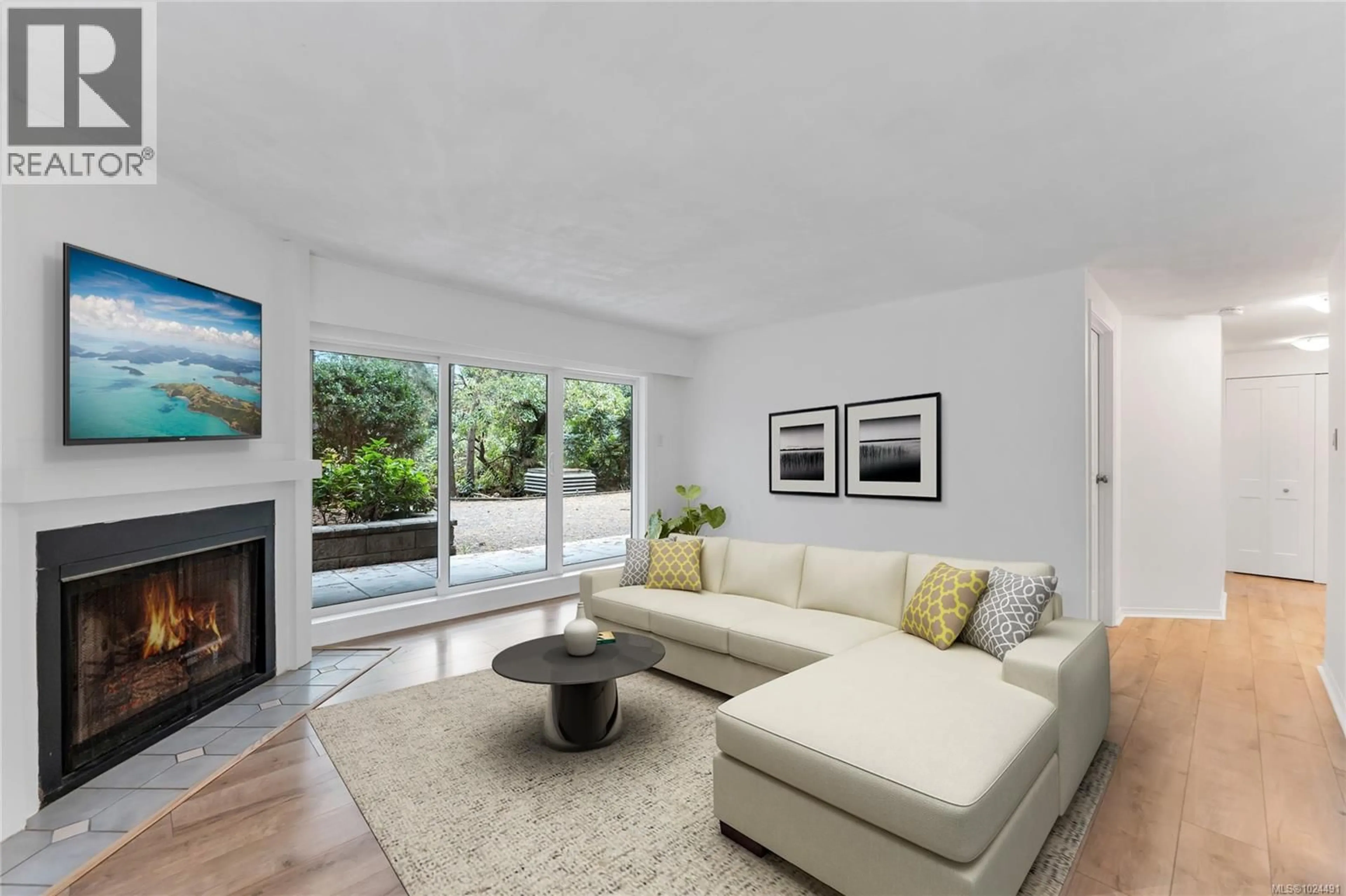 Living room with furniture, unknown for 105 - 3277 QUADRA STREET, Saanich British Columbia V8X4W9