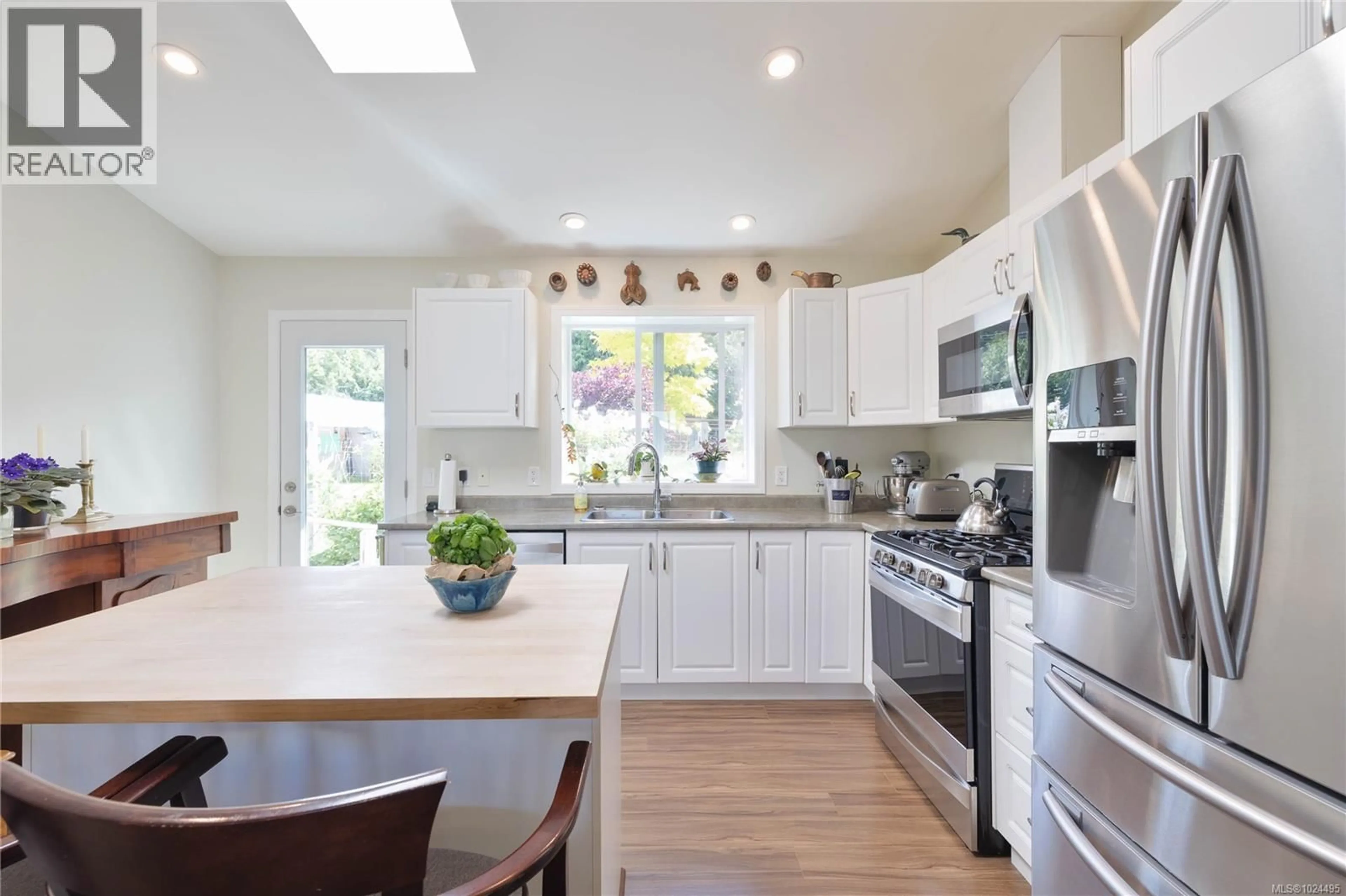 Open concept kitchen, unknown for 226 MALIVIEW DRIVE, Salt Spring British Columbia V8K1B7