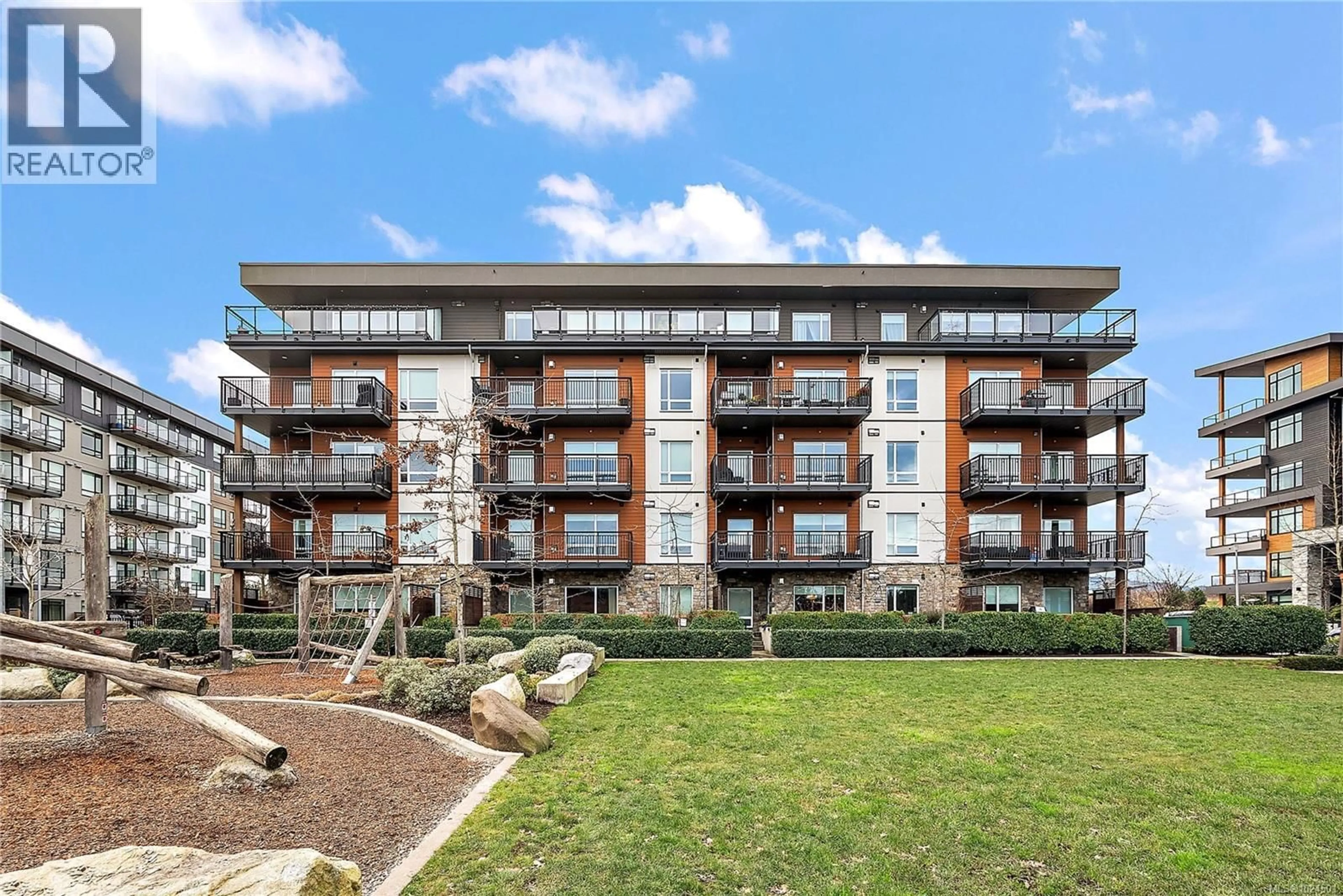 Patio, building for 402 - 2500 HACKETT CRESCENT, Central Saanich British Columbia V8M0C1