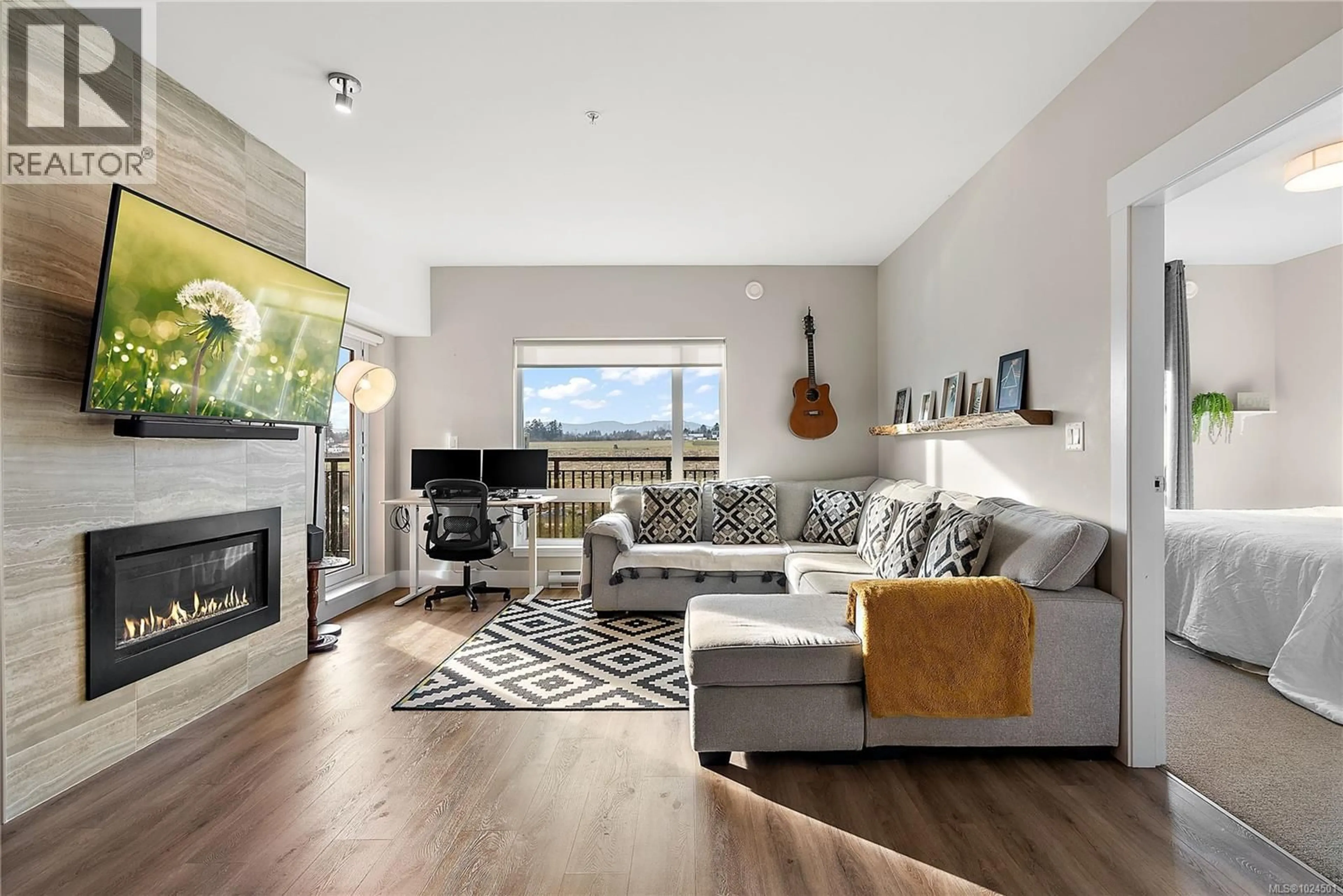 Living room with furniture, wood/laminate floor for 402 - 2500 HACKETT CRESCENT, Central Saanich British Columbia V8M0C1