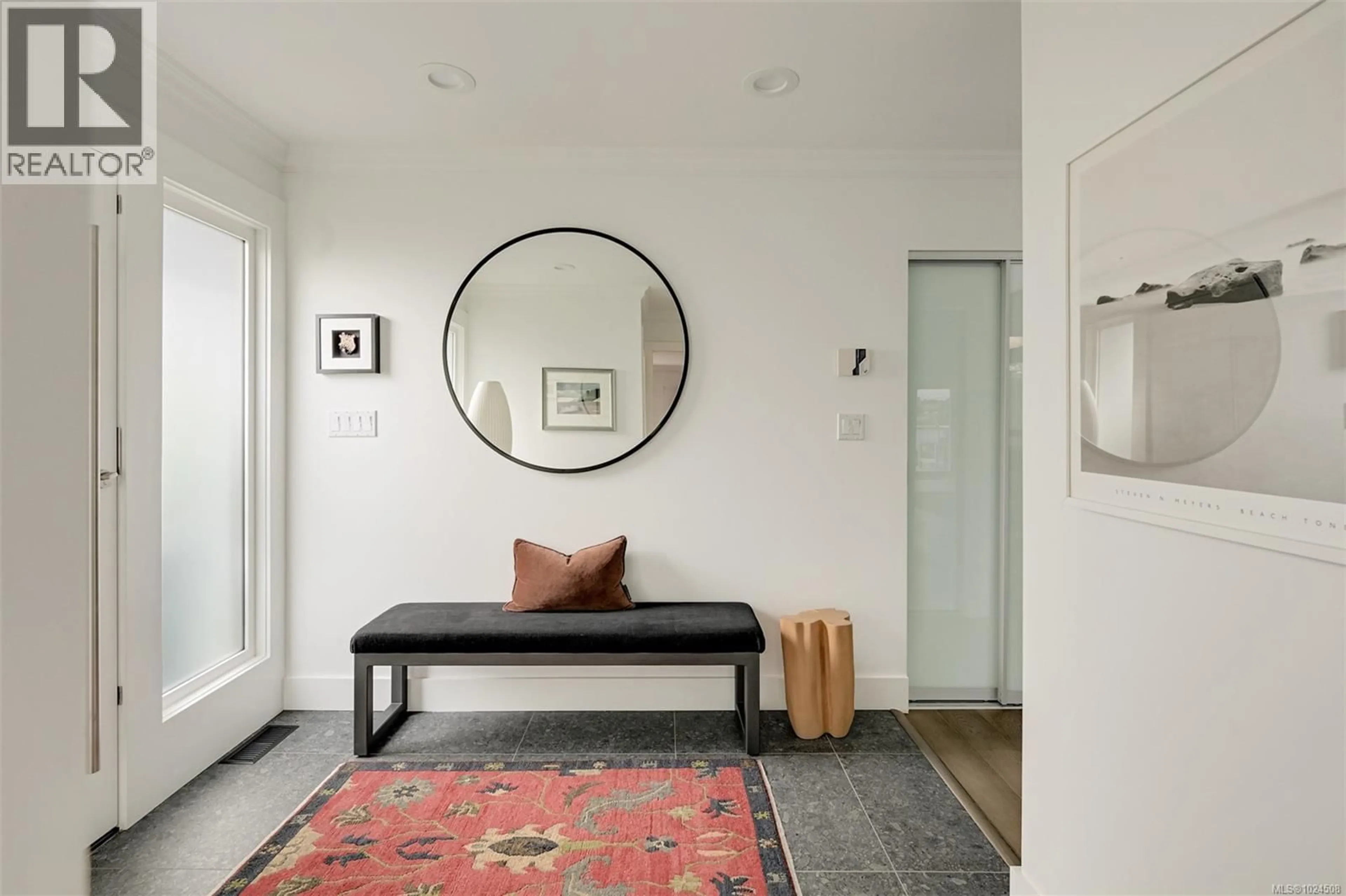 Indoor entryway for 554 BEACH DRIVE, Oak Bay British Columbia V8S2M5