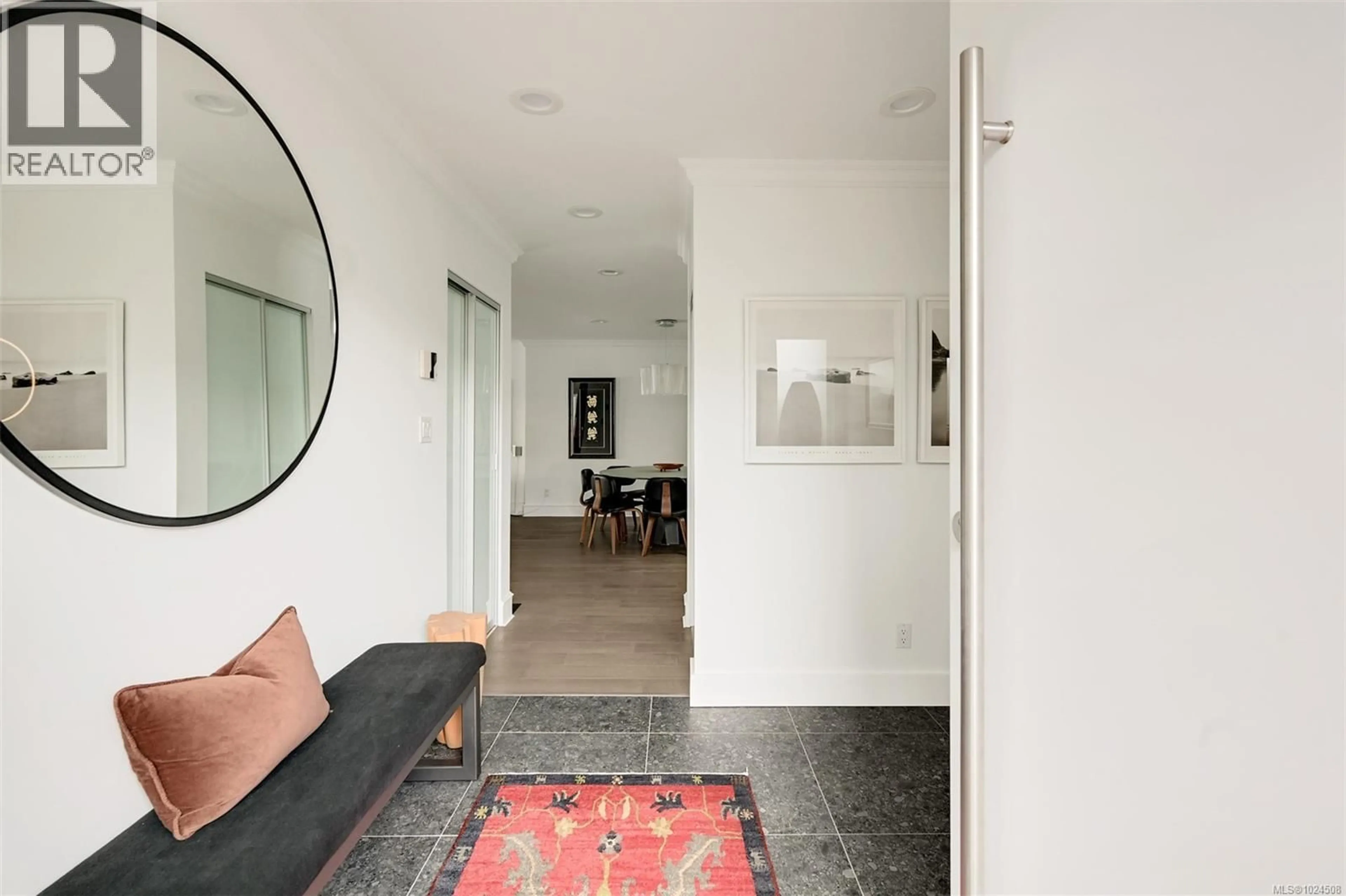 Indoor entryway for 554 BEACH DRIVE, Oak Bay British Columbia V8S2M5