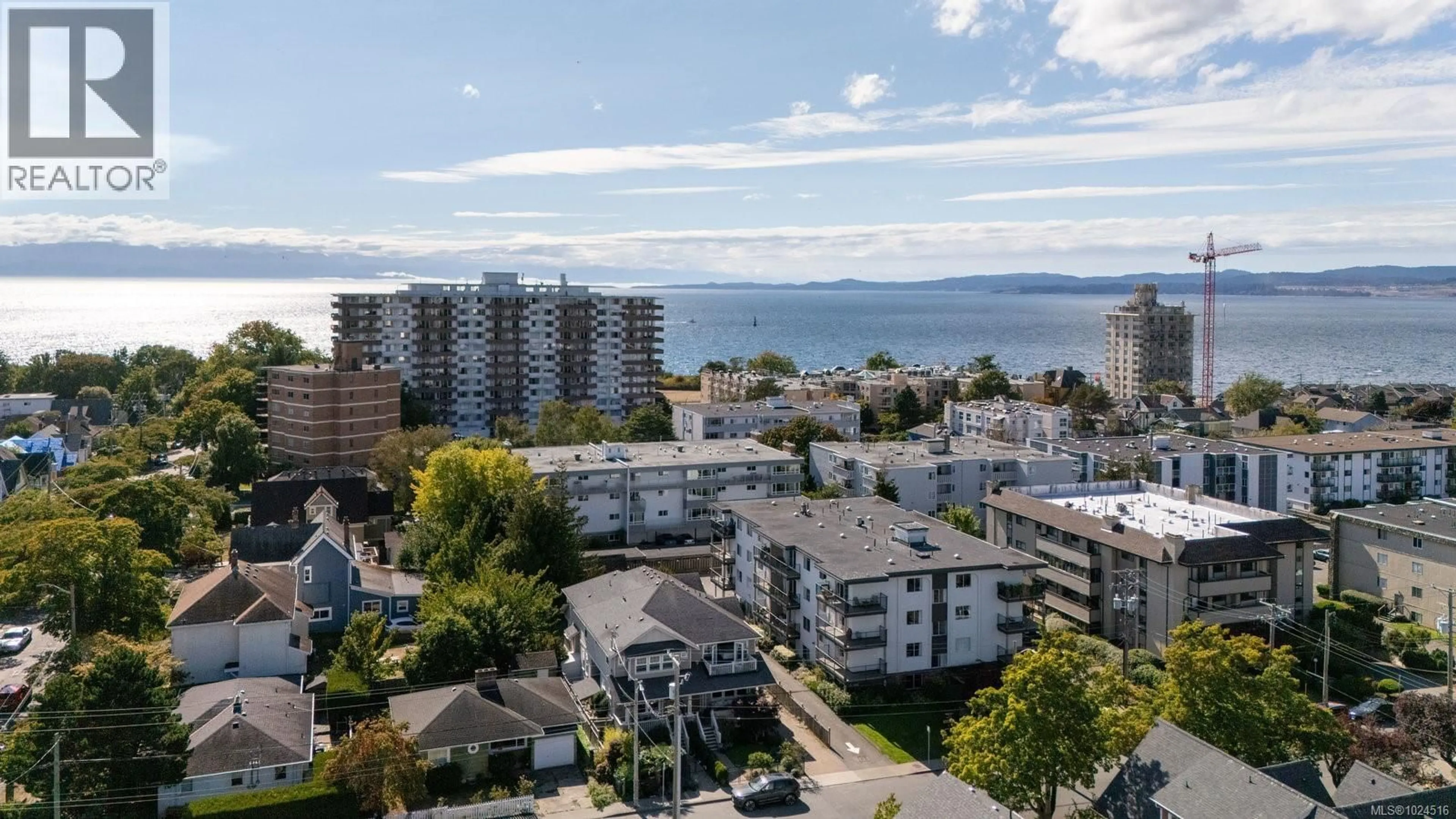 A pic from outside/outdoor area/front of a property/back of a property/a pic from drone, water/lake/river/ocean view for 3 - 555 NIAGARA STREET, Victoria British Columbia V8V1H2