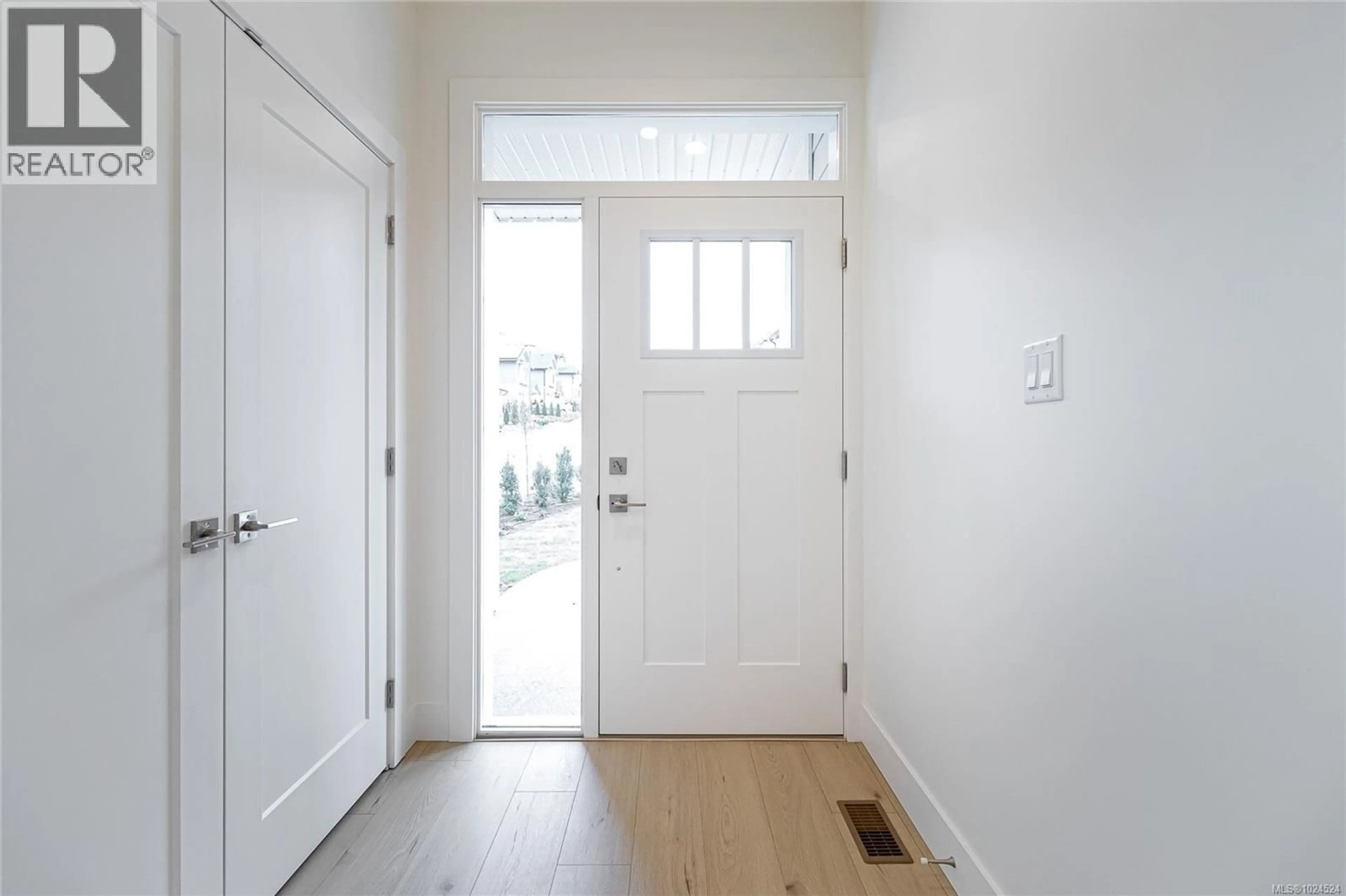 Indoor entryway for 2160 BELLFLOWER DRIVE, Langford British Columbia V9C0S6