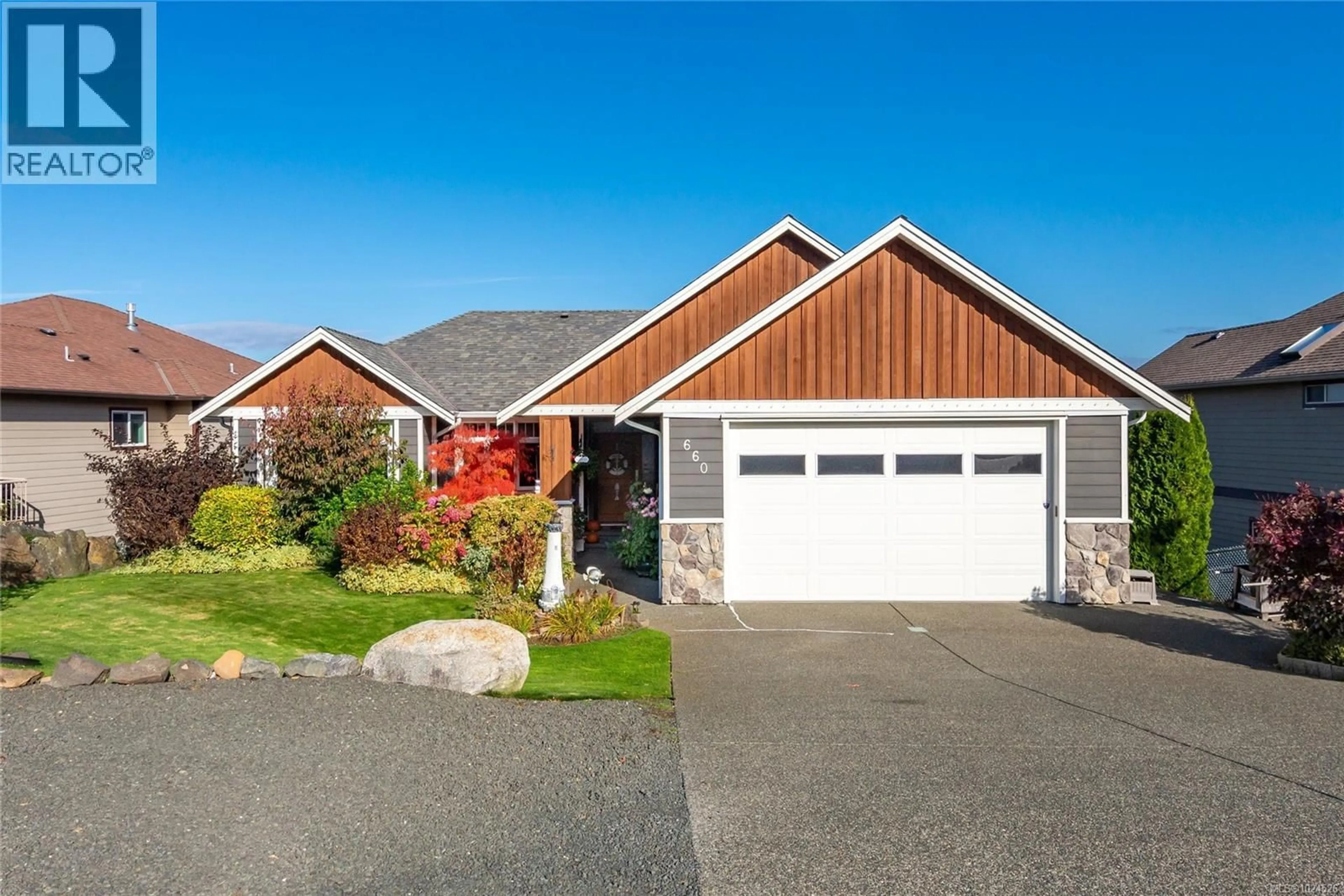 Home with vinyl exterior material, street for 660 MARINER DRIVE, Campbell River British Columbia V9H1V9