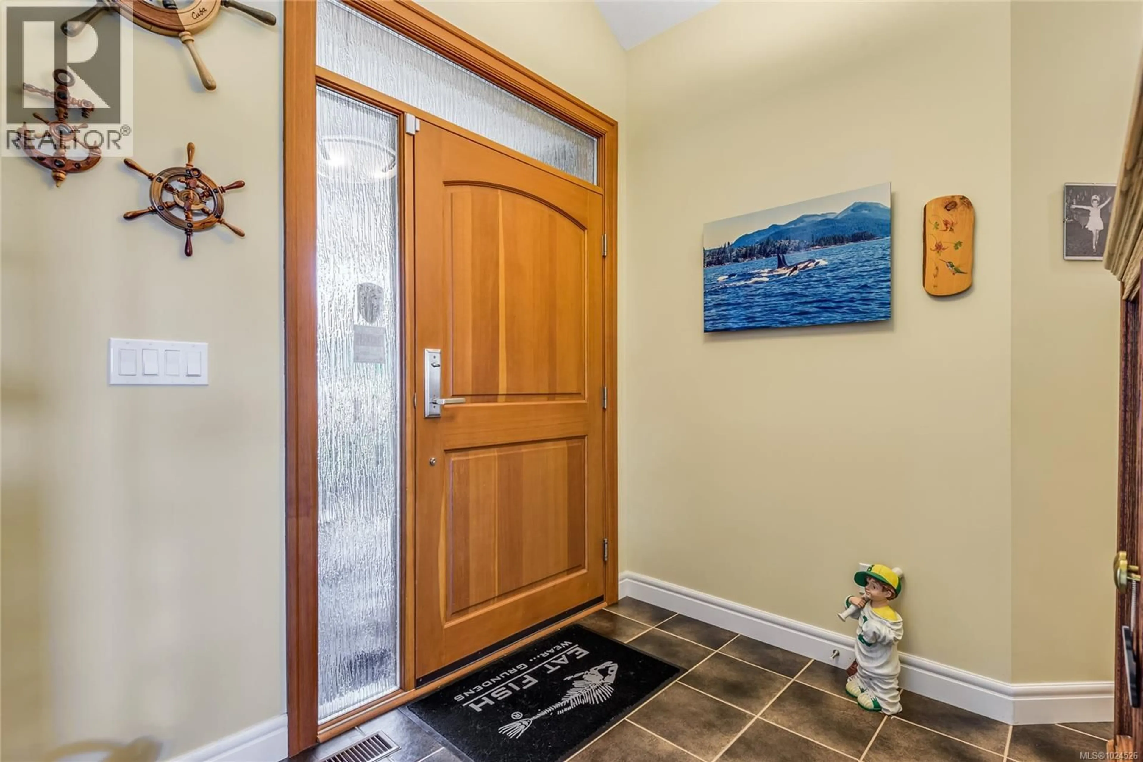 Indoor entryway for 660 MARINER DRIVE, Campbell River British Columbia V9H1V9