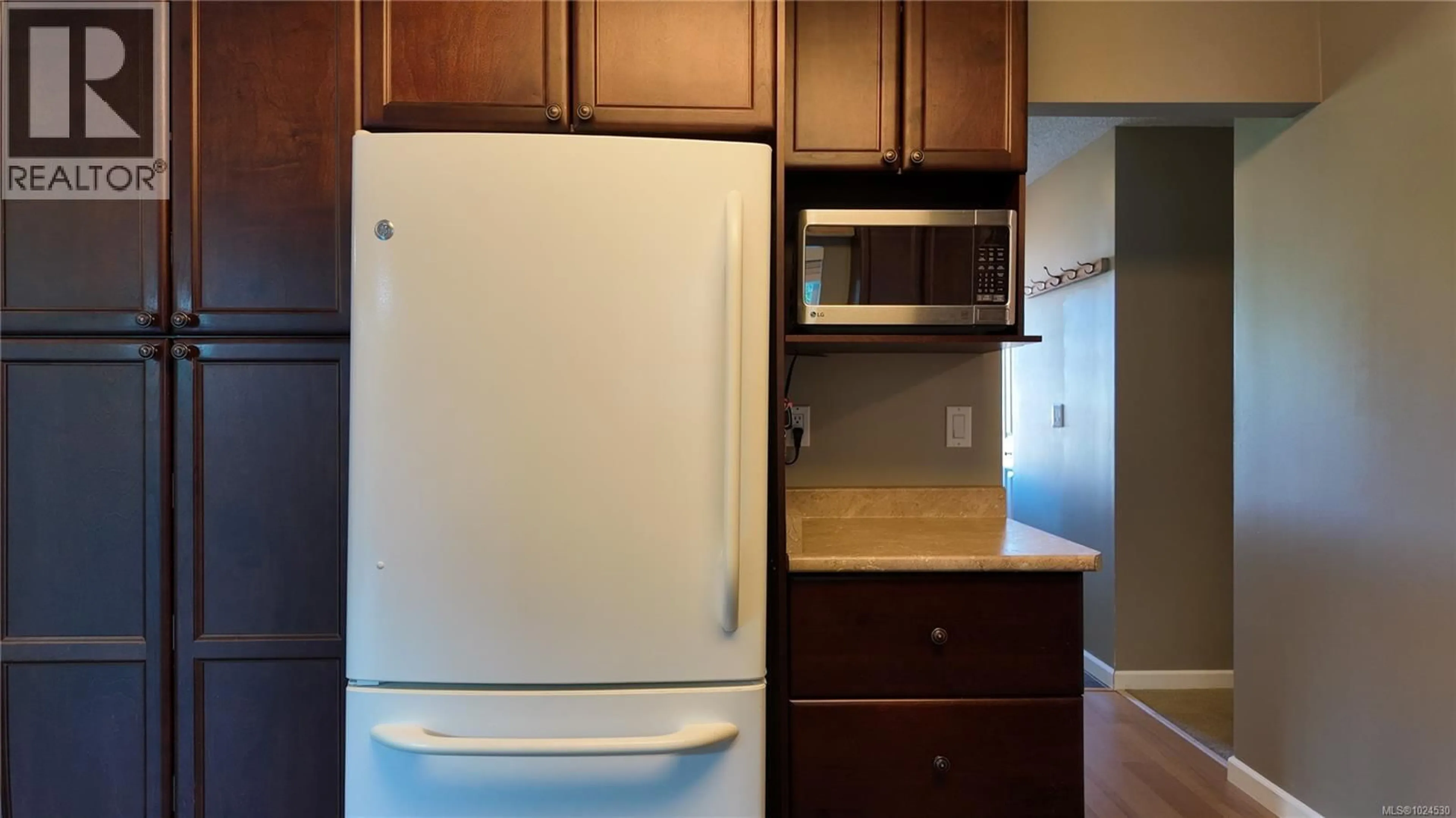 Standard kitchen, unknown for 3000 COUNTRY CLOSE, Campbell River British Columbia V9W6X6