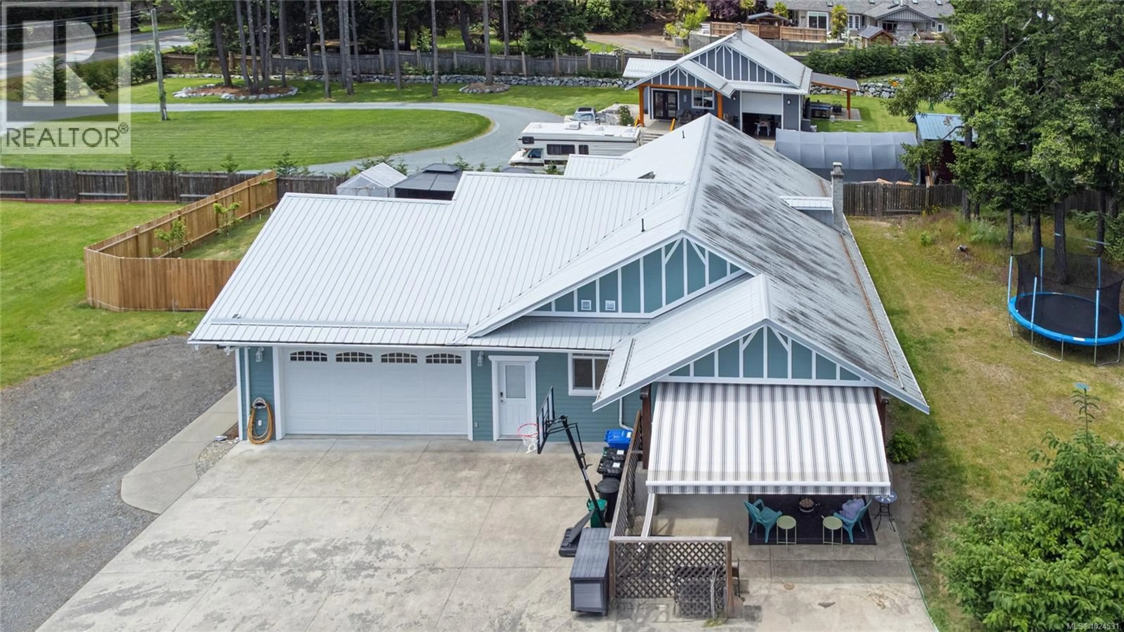 A pic from outside/outdoor area/front of a property/back of a property/a pic from drone, building for 1185 HUTCHINSON ROAD, Cobble Hill British Columbia V8H0H5