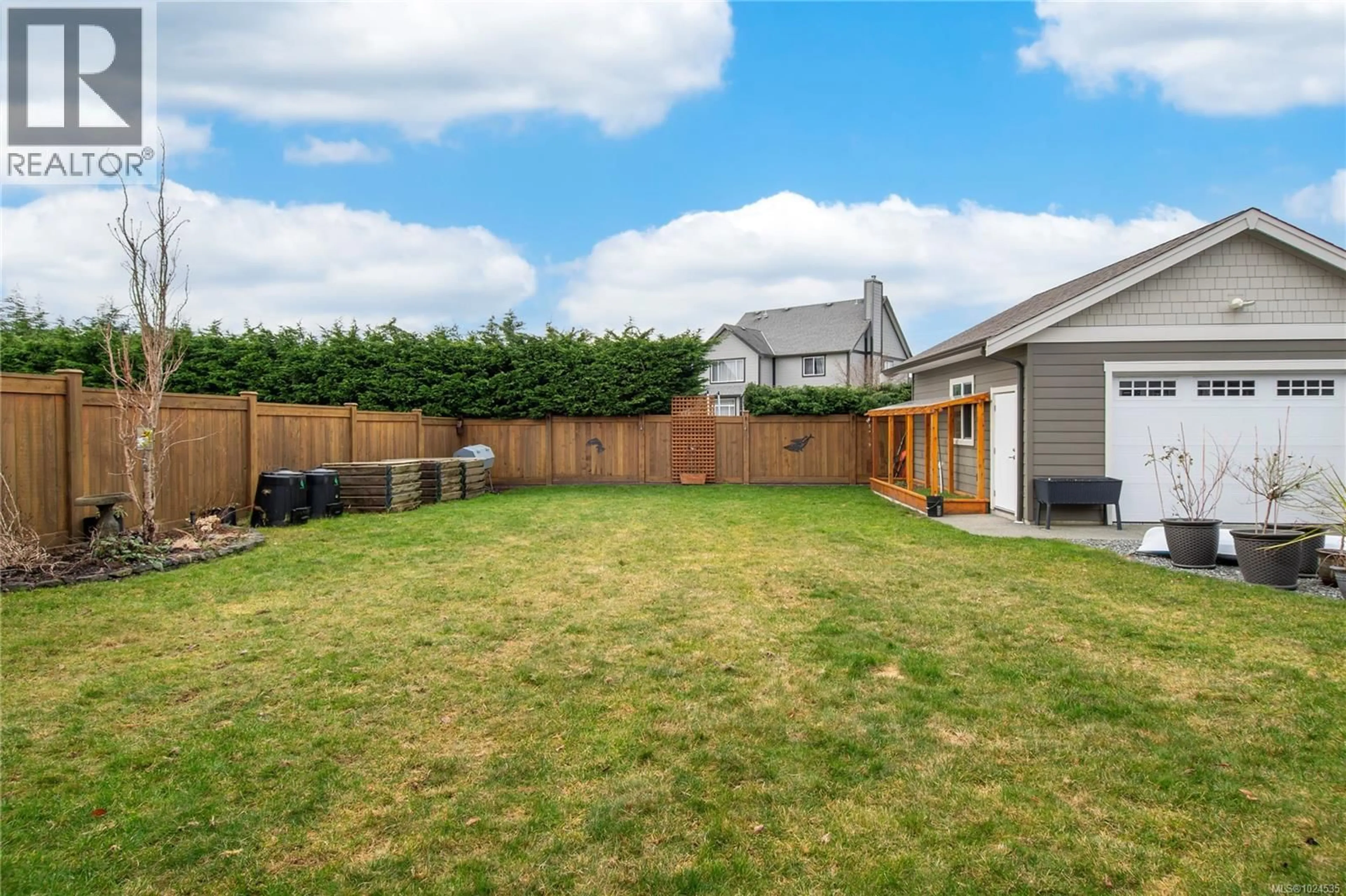 A pic from outside/outdoor area/front of a property/back of a property/a pic from drone, street for 116 WALWORTH ROAD, Campbell River British Columbia V9W0C8