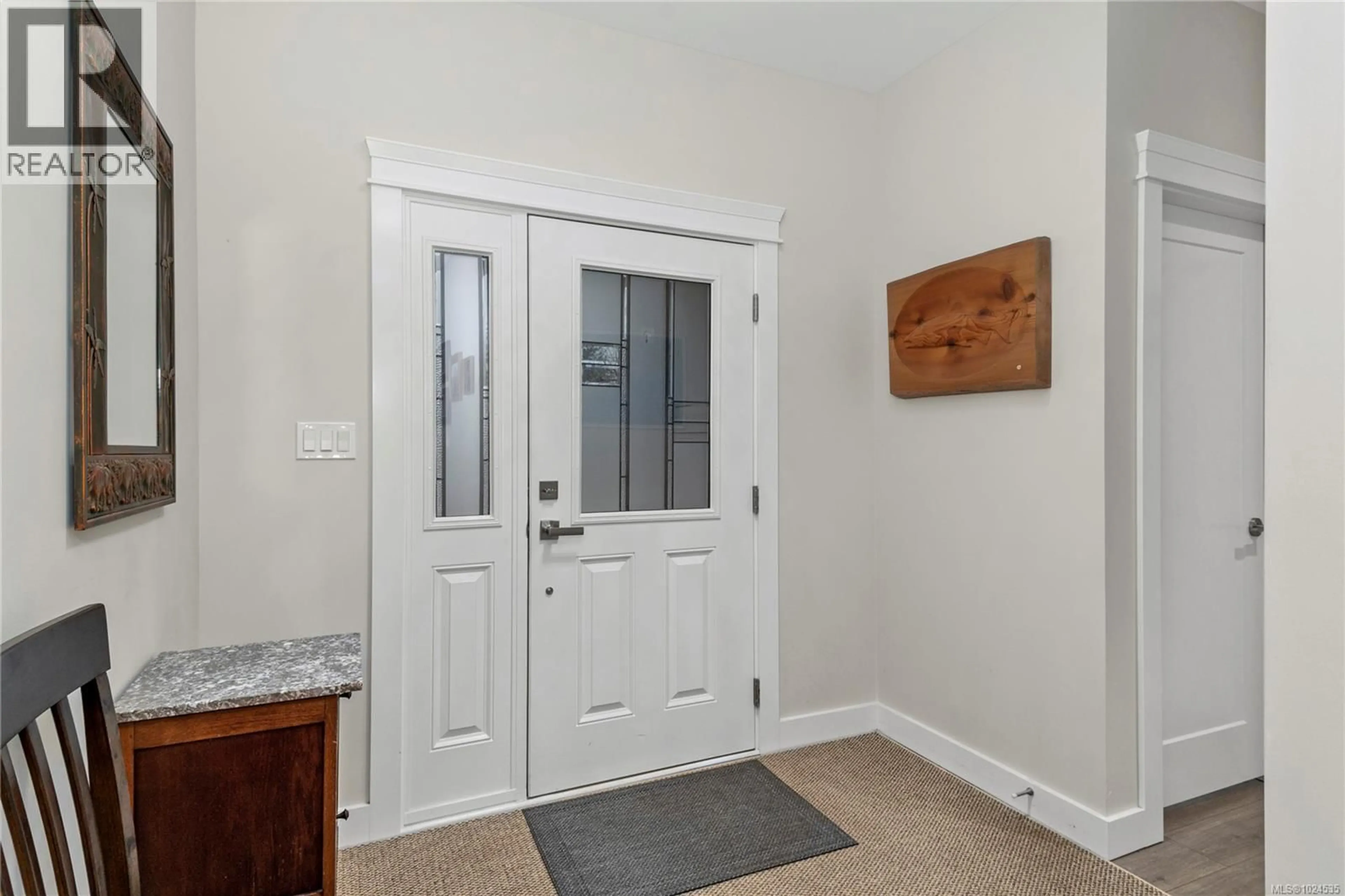 Indoor entryway for 116 WALWORTH ROAD, Campbell River British Columbia V9W0C8