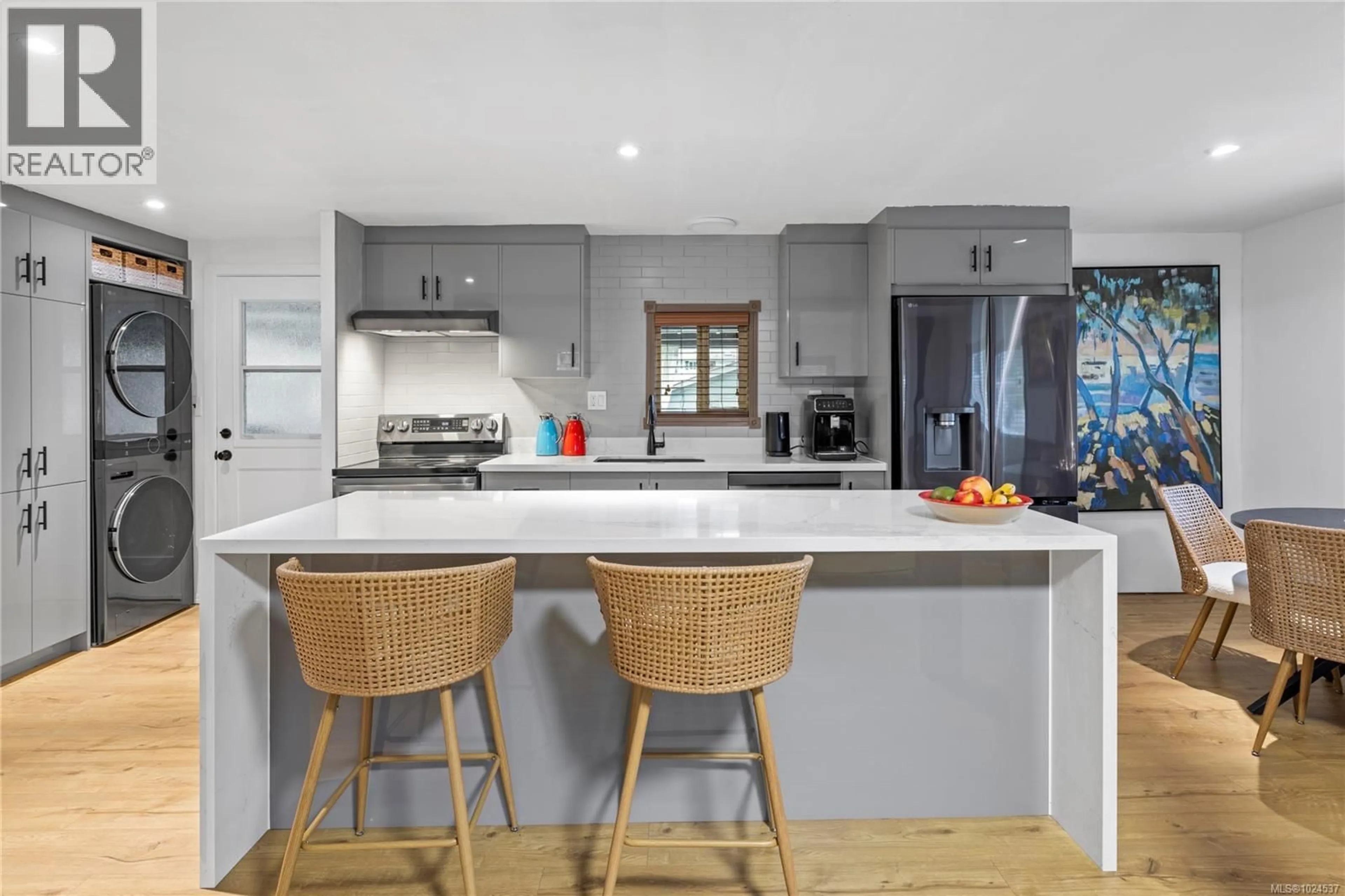 Contemporary kitchen, unknown for 775 BARCLAY CRESCENT SOUTH, French Creek British Columbia V9P1Z3