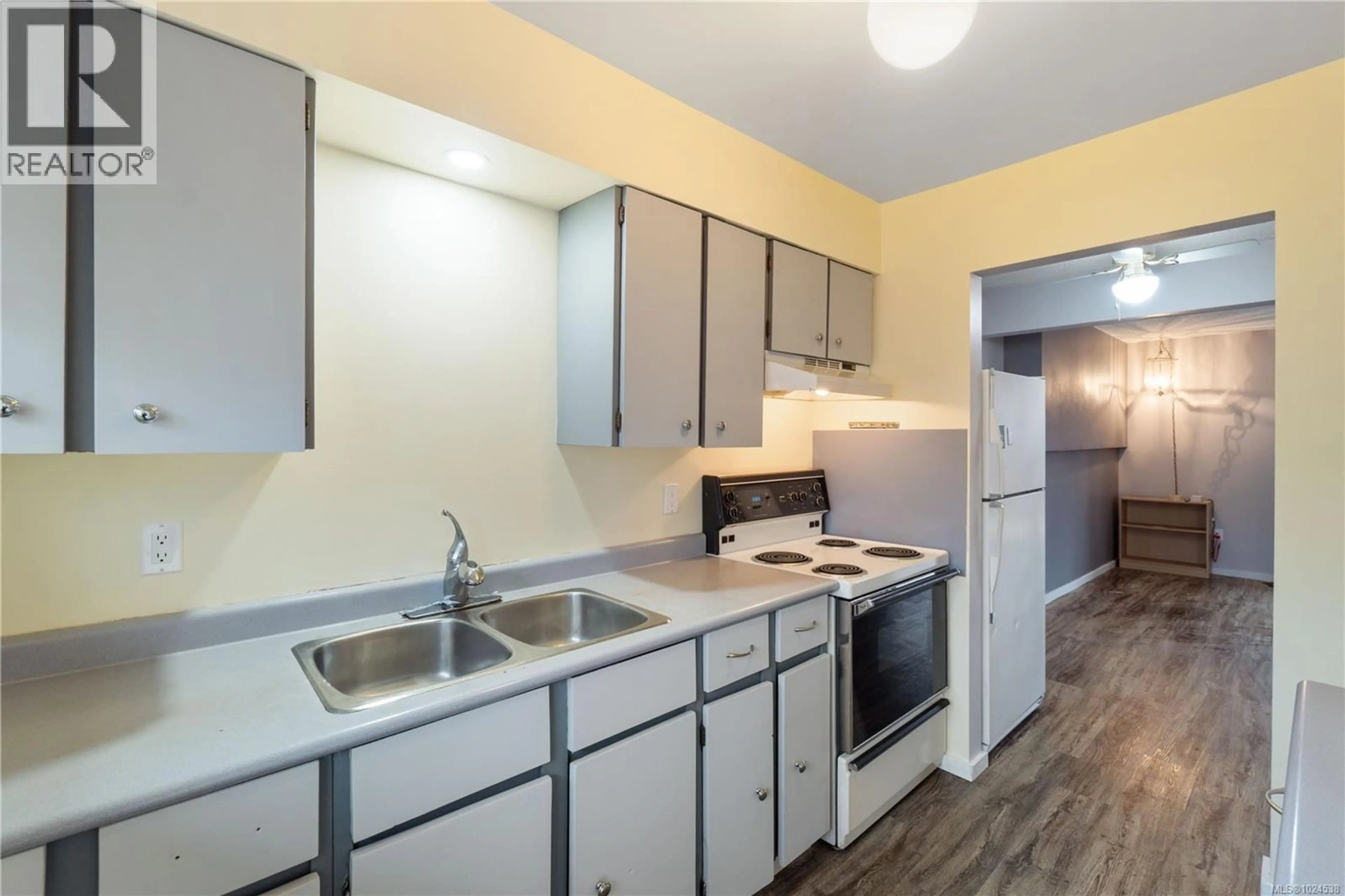 Standard kitchen, unknown for 6 - 1195 STUART PLACE, Ladysmith British Columbia V9G1P4
