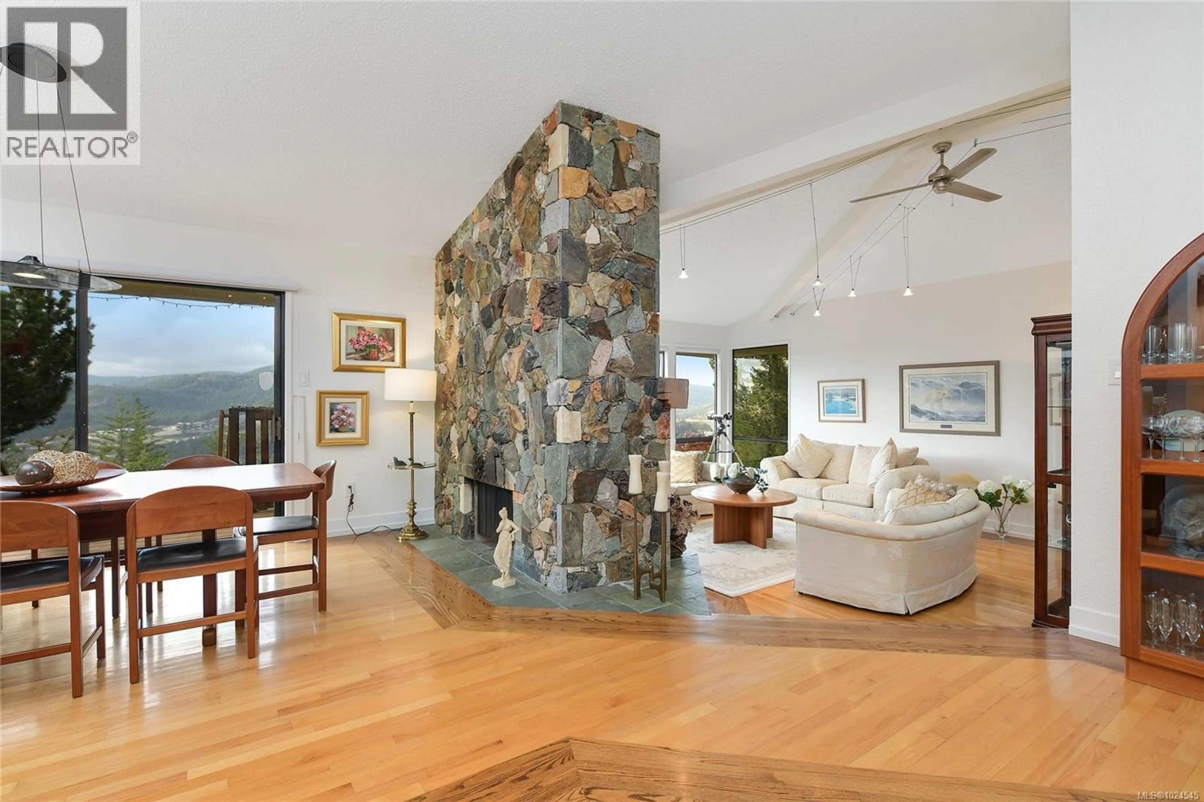 Indoor foyer for 754 WALFRED ROAD, Langford British Columbia V9C2N9