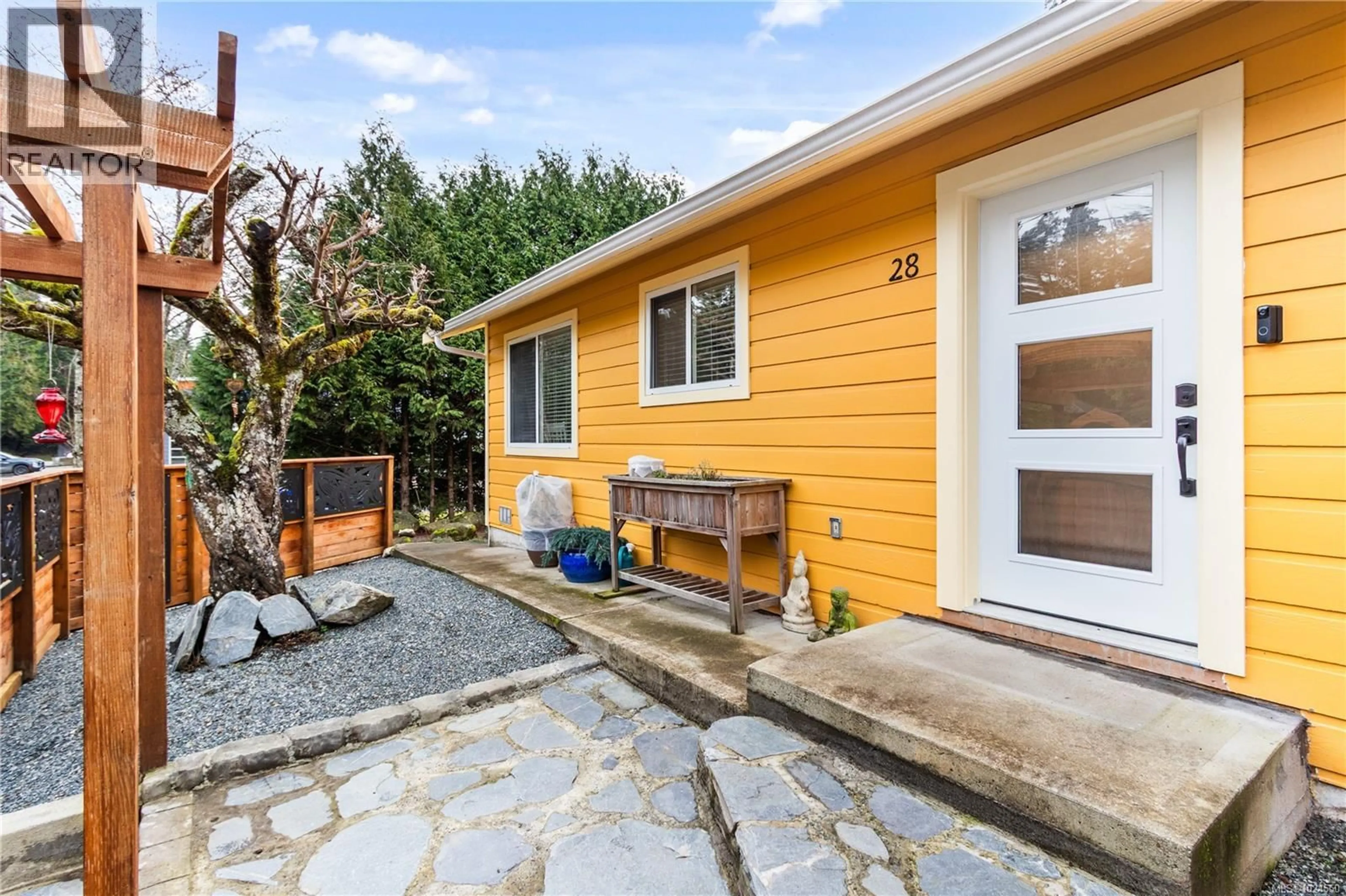 Patio, street for 28 - 745 CHURCH STREET, Gabriola Island British Columbia V0R1X3