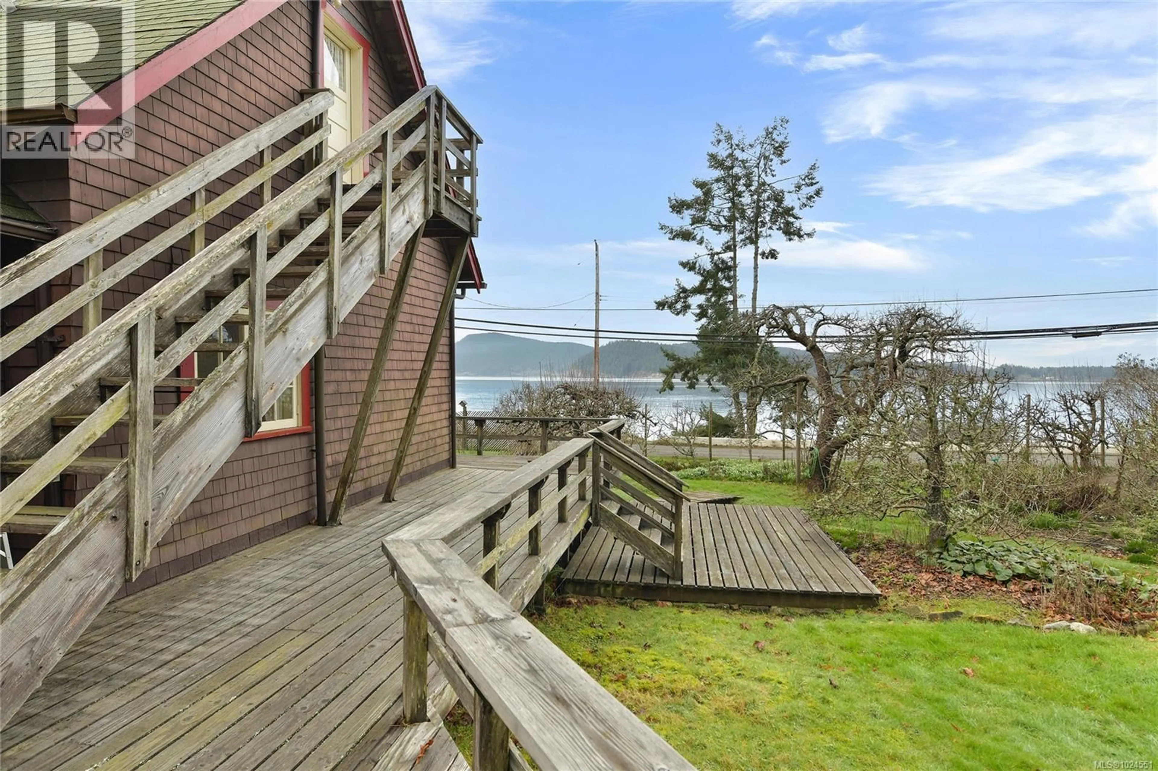 Patio, water/lake/river/ocean view for 417 SUNSET PLACE, Mayne Island British Columbia V0N2J2