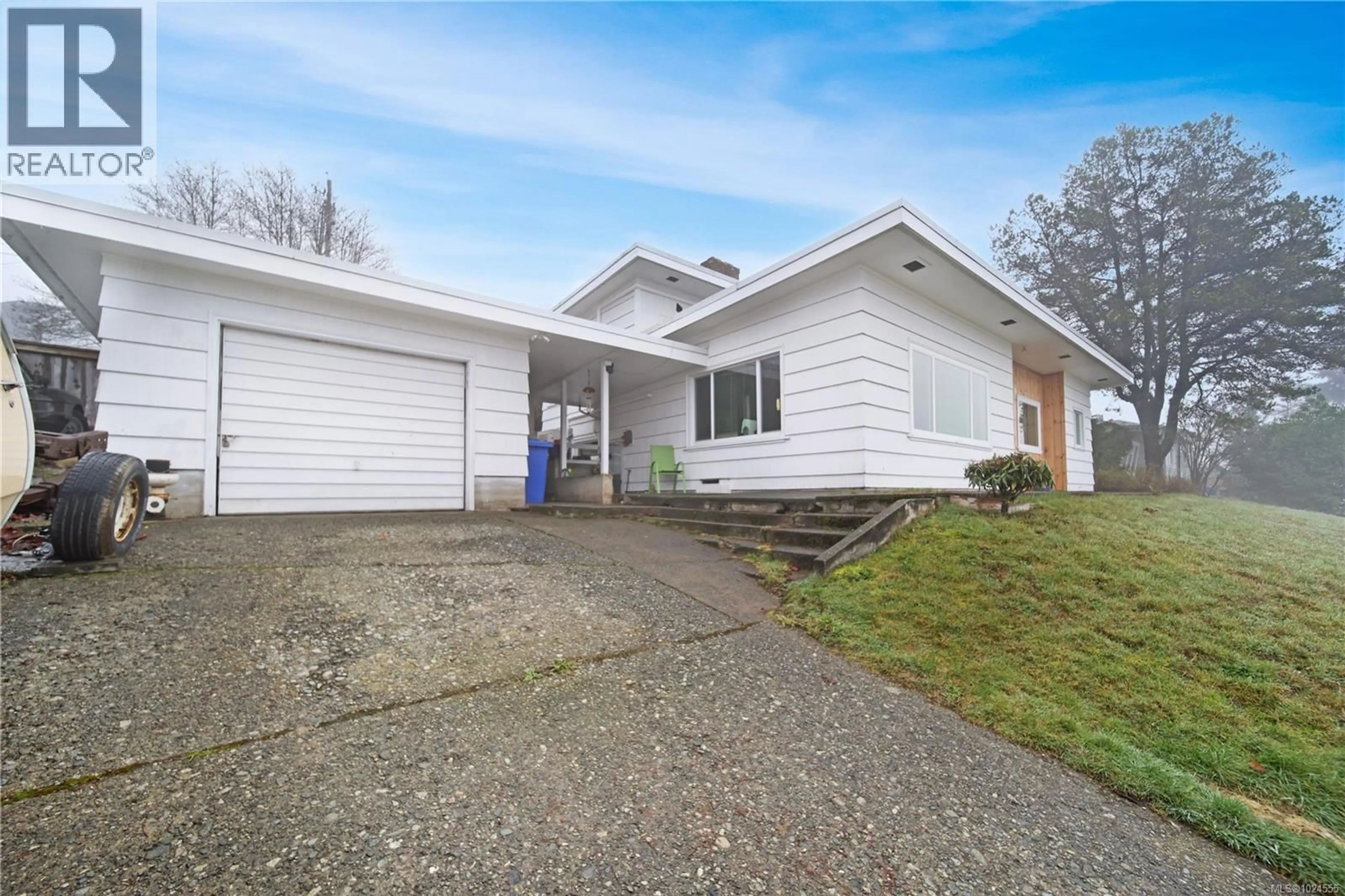 Home with vinyl exterior material, street for 2955 6TH AVENUE, Port Alberni British Columbia V9Y2H1