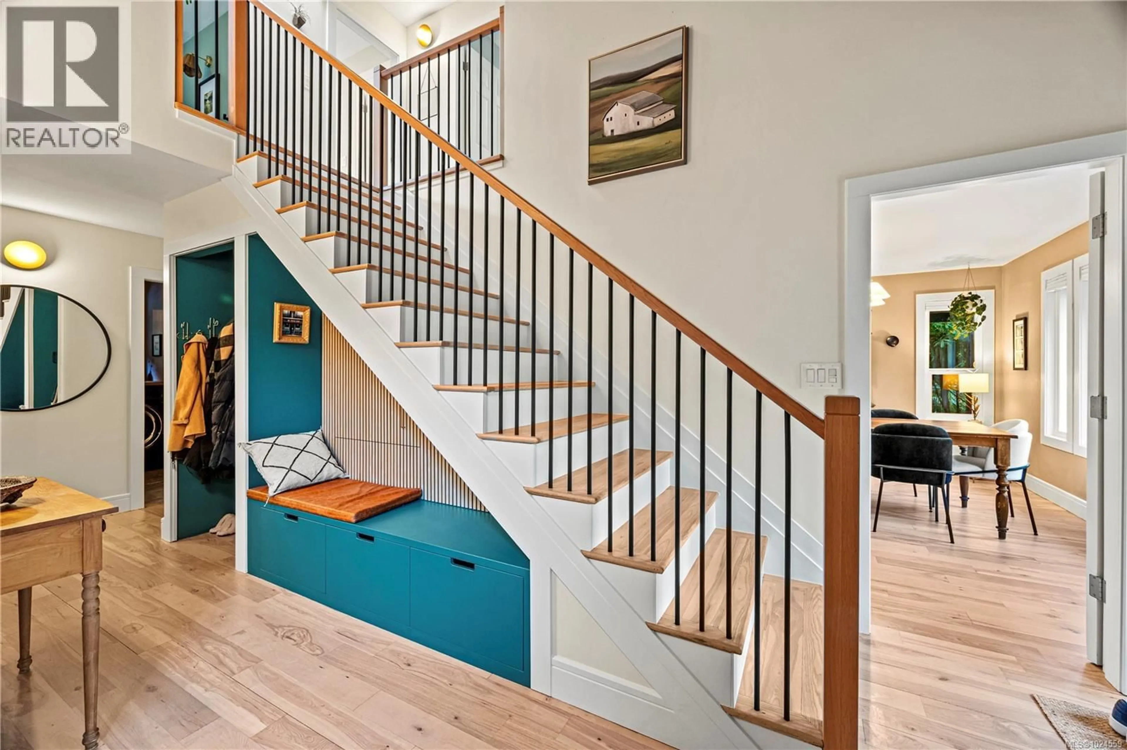 Stairs for 2025 RUNNYMEDE AVENUE, Oak Bay British Columbia V8S2V5
