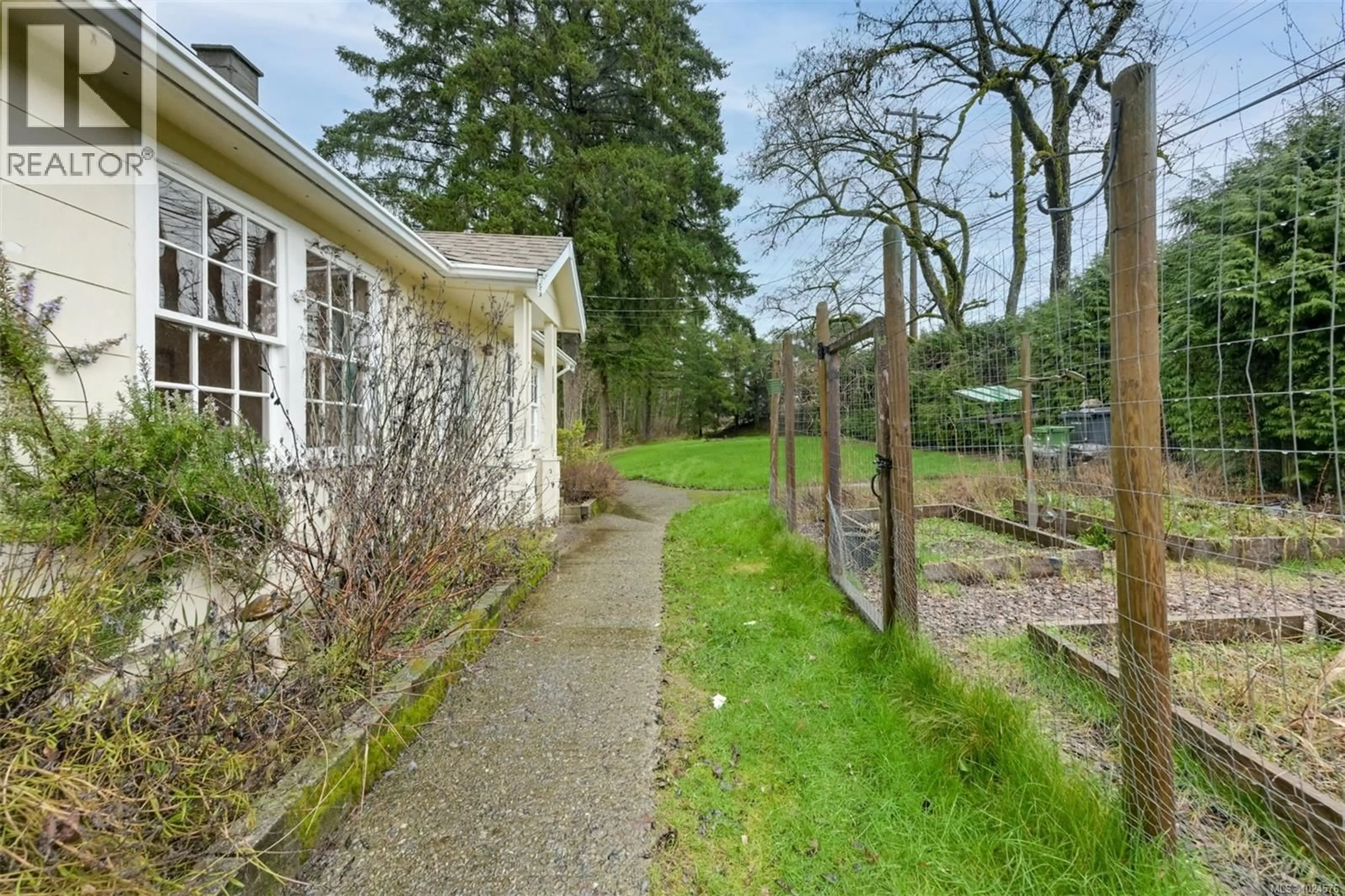 Patio, street for 2035 HERD ROAD, Duncan British Columbia V9L5W3