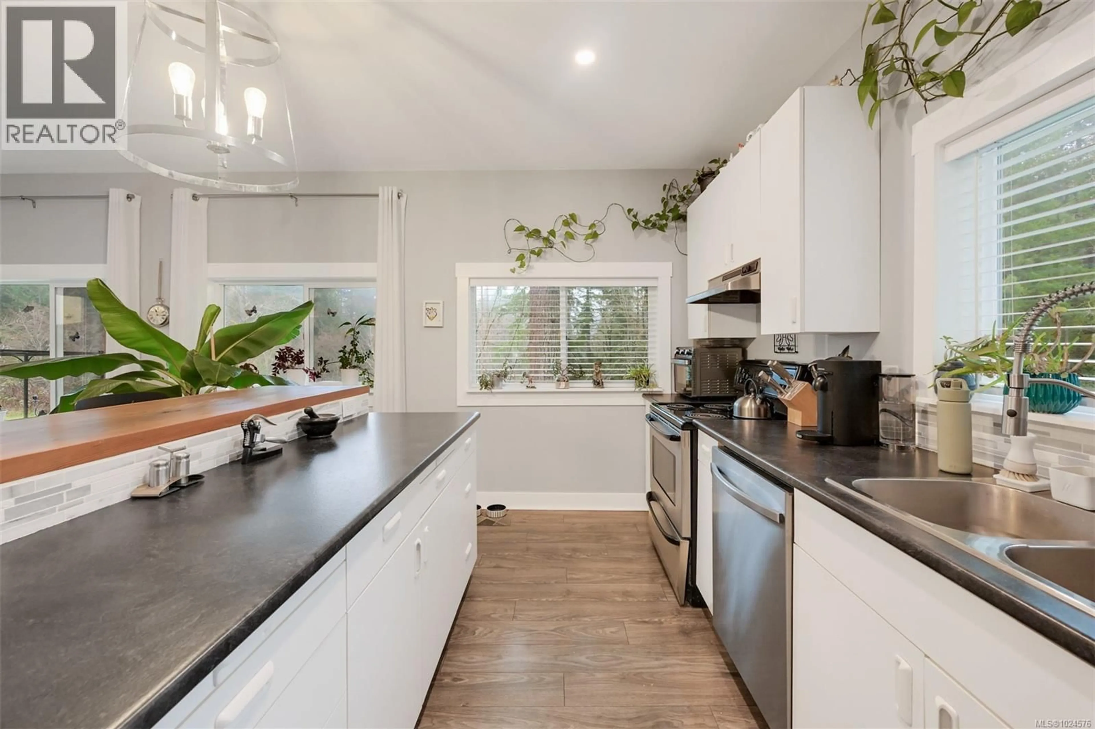 Open concept kitchen, unknown for 2035 HERD ROAD, Duncan British Columbia V9L5W3