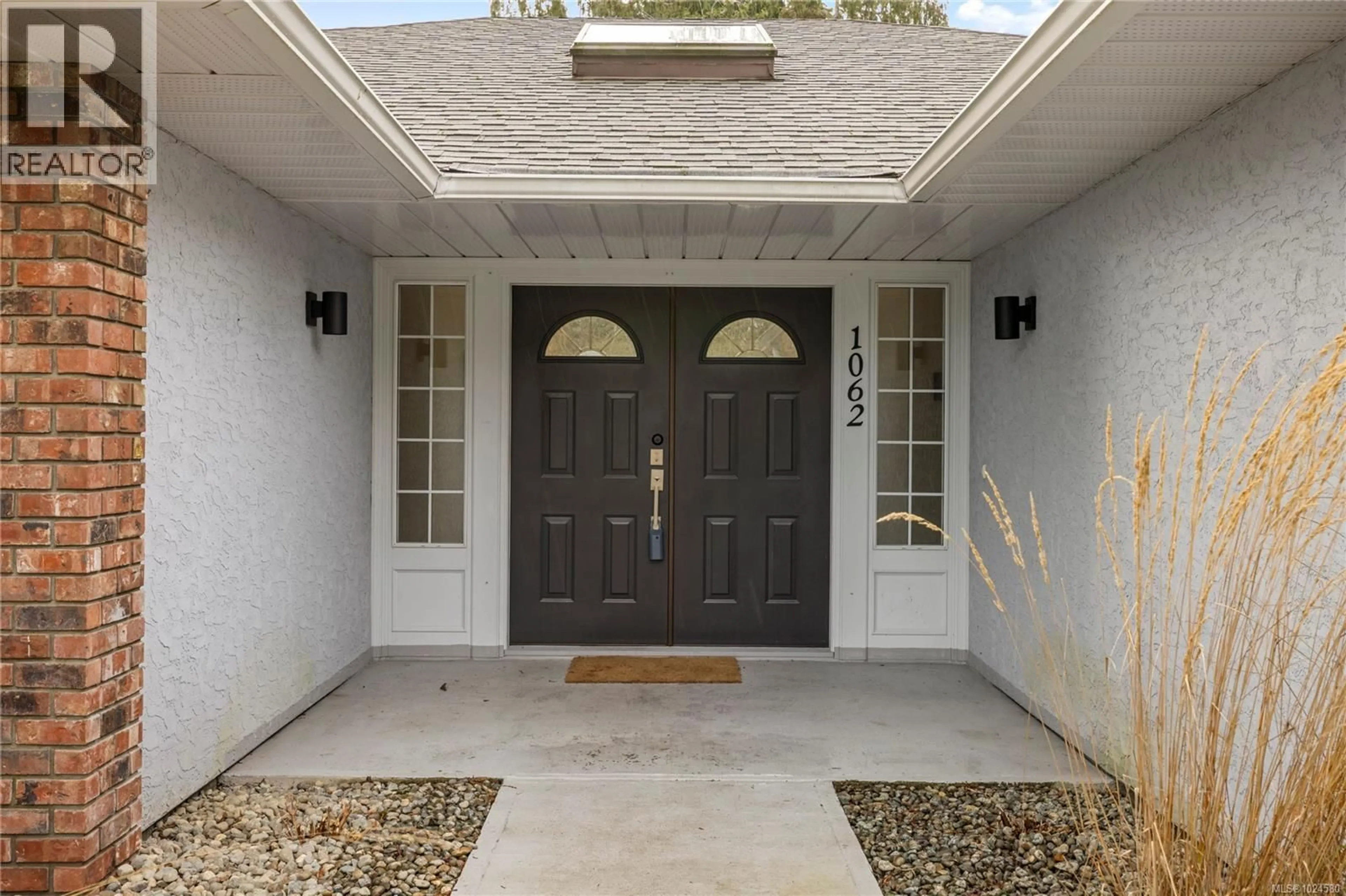 Indoor entryway for 1062 PEKIN PLACE, Qualicum Beach British Columbia V9K1E3