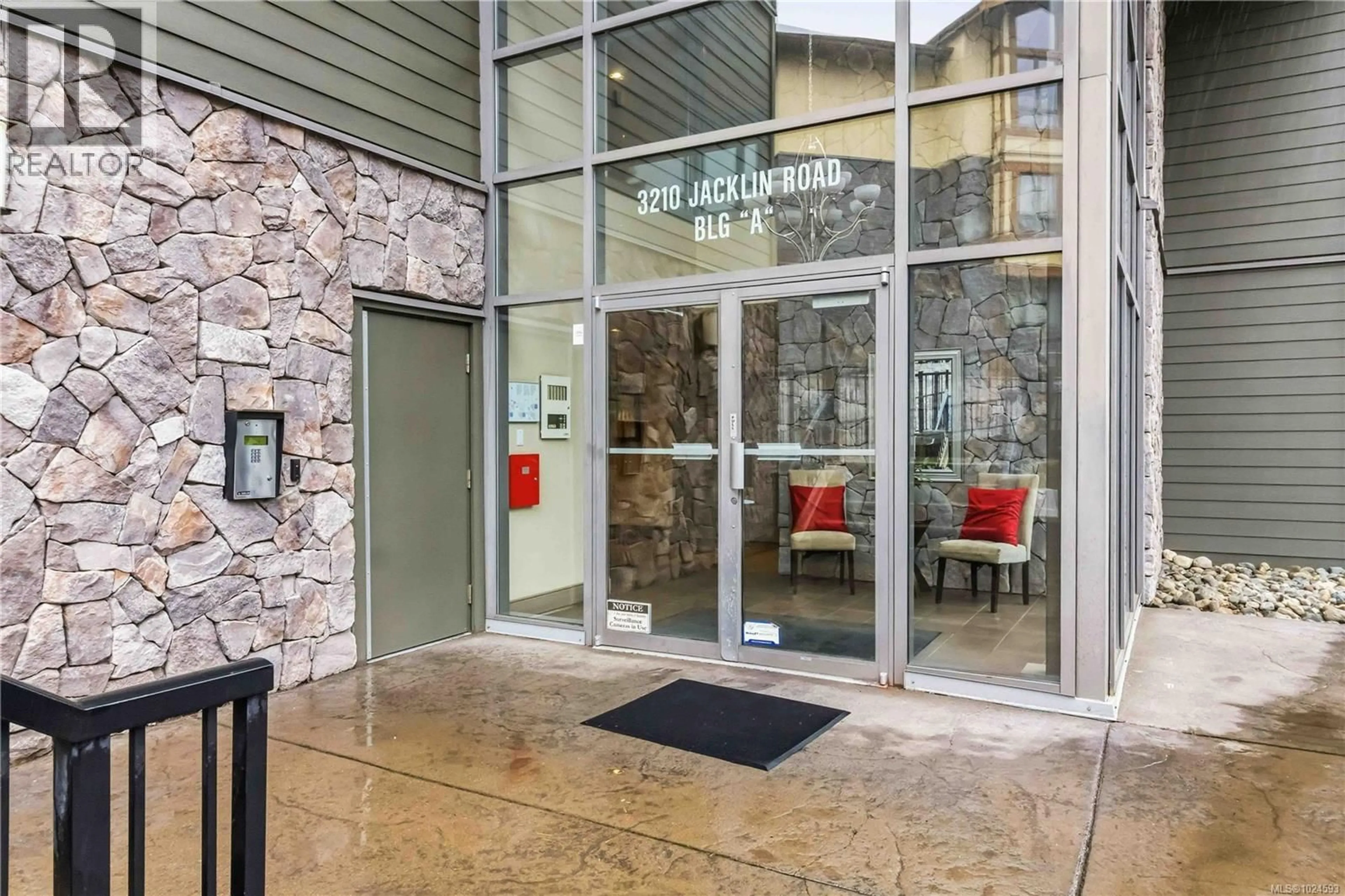 Indoor foyer for 309 - 3210 JACKLIN ROAD, Langford British Columbia V9B0J5