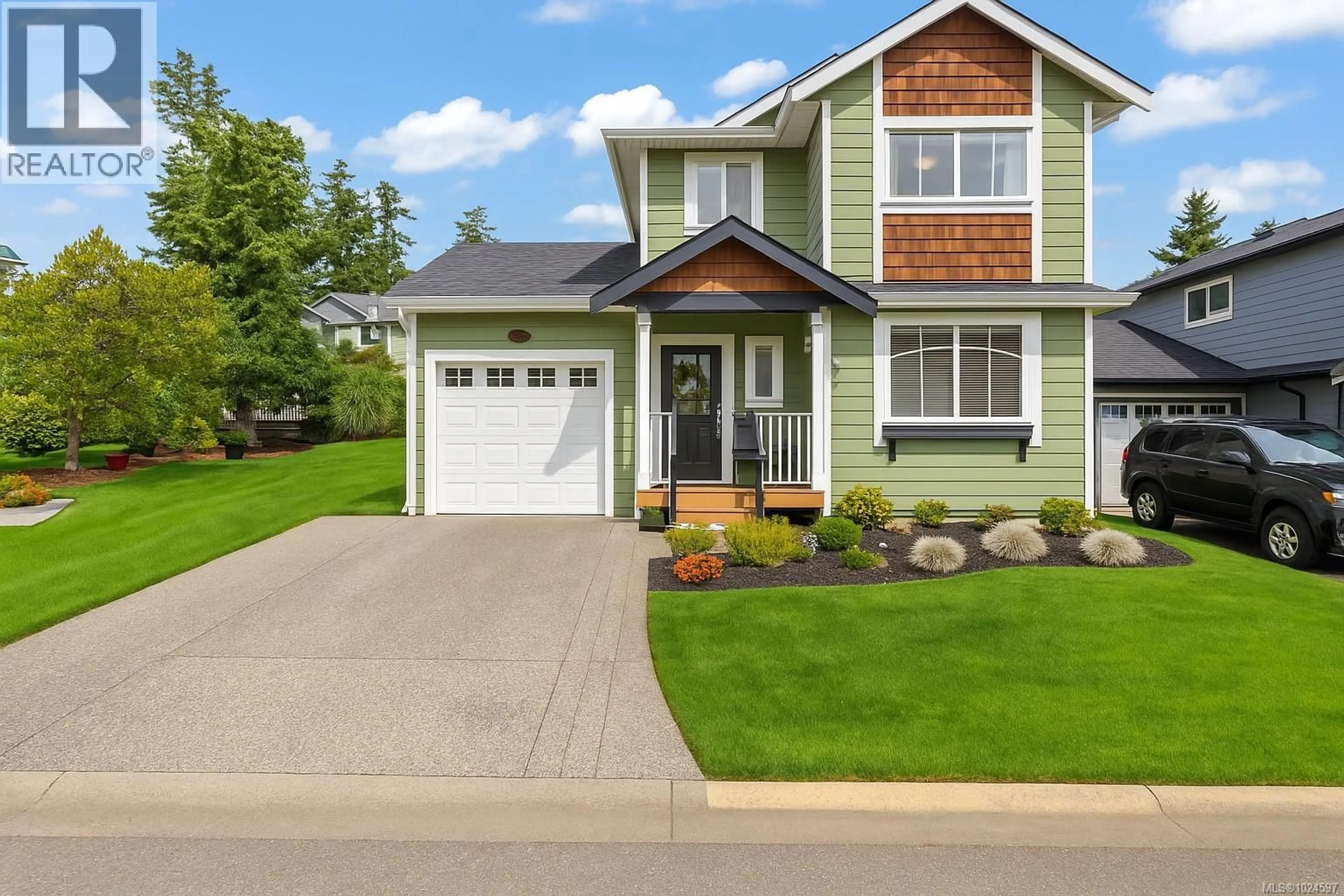 Home with vinyl exterior material, street for 8 NEWSTEAD CRESCENT, View Royal British Columbia V9B6L4