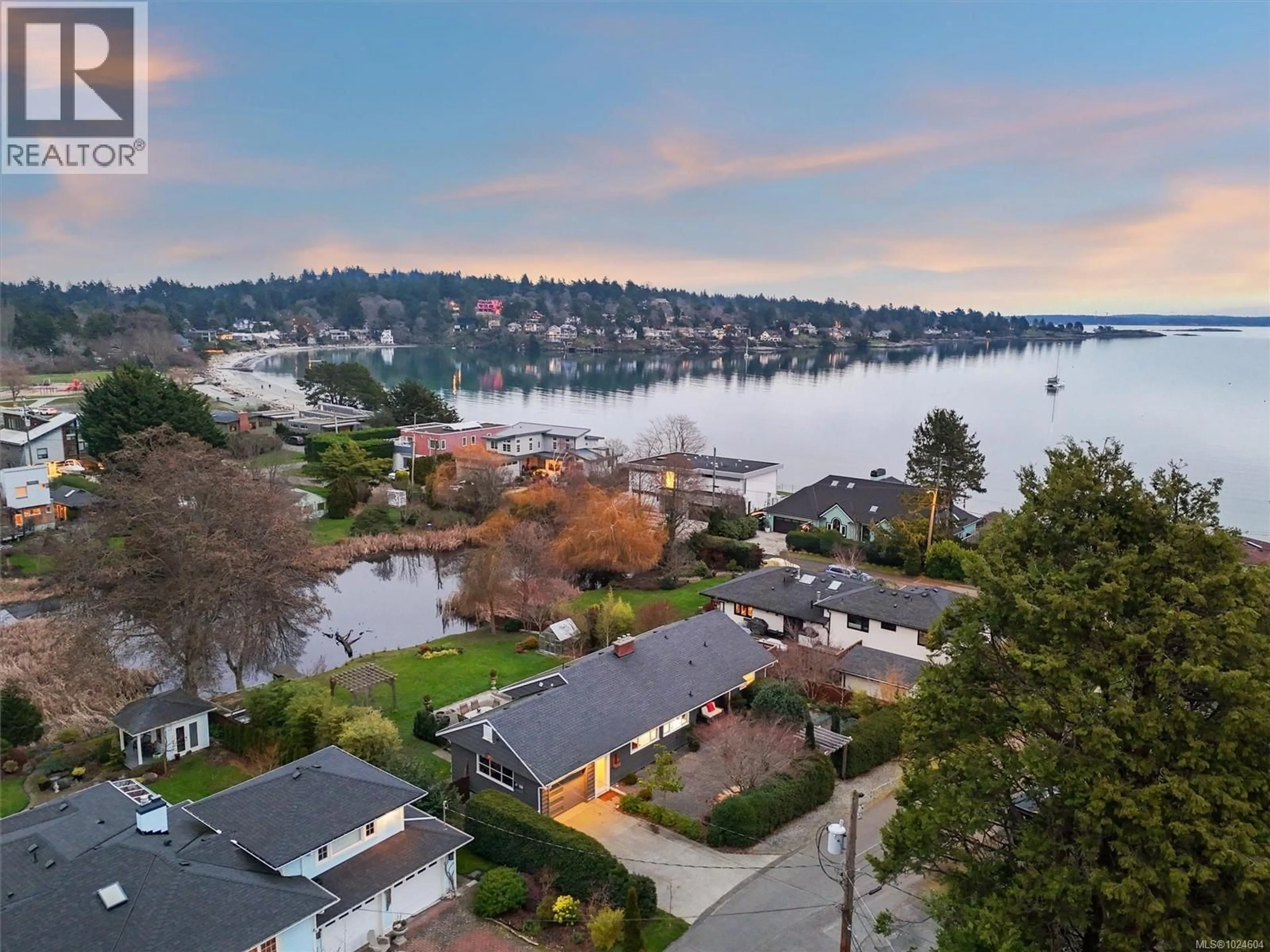 A pic from outside/outdoor area/front of a property/back of a property/a pic from drone, water/lake/river/ocean view for 3752 WARING PLACE, Saanich British Columbia V8P5G1