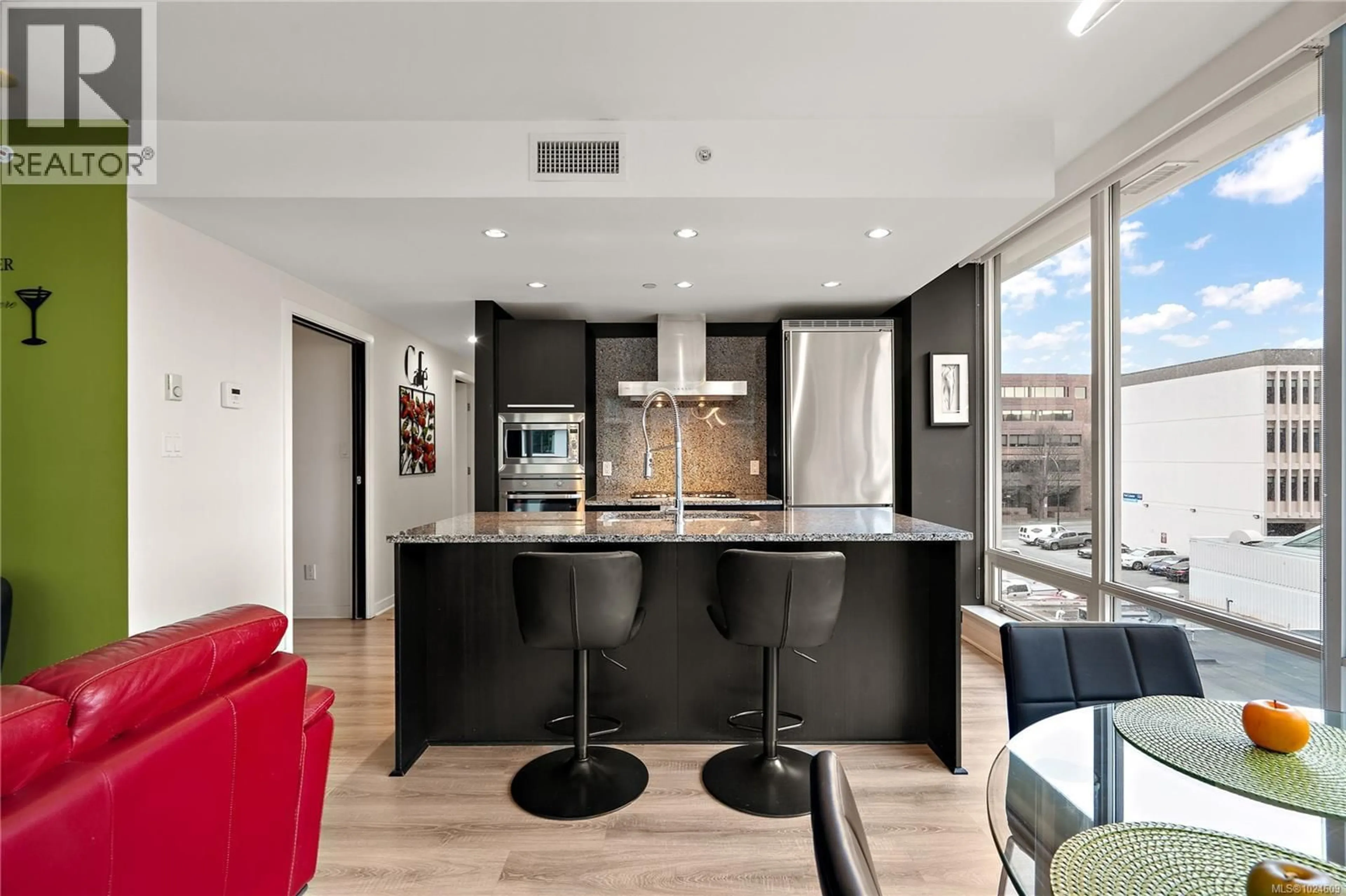 Contemporary kitchen, unknown for 602 - 708 BURDETT AVENUE, Victoria British Columbia V8W0A8