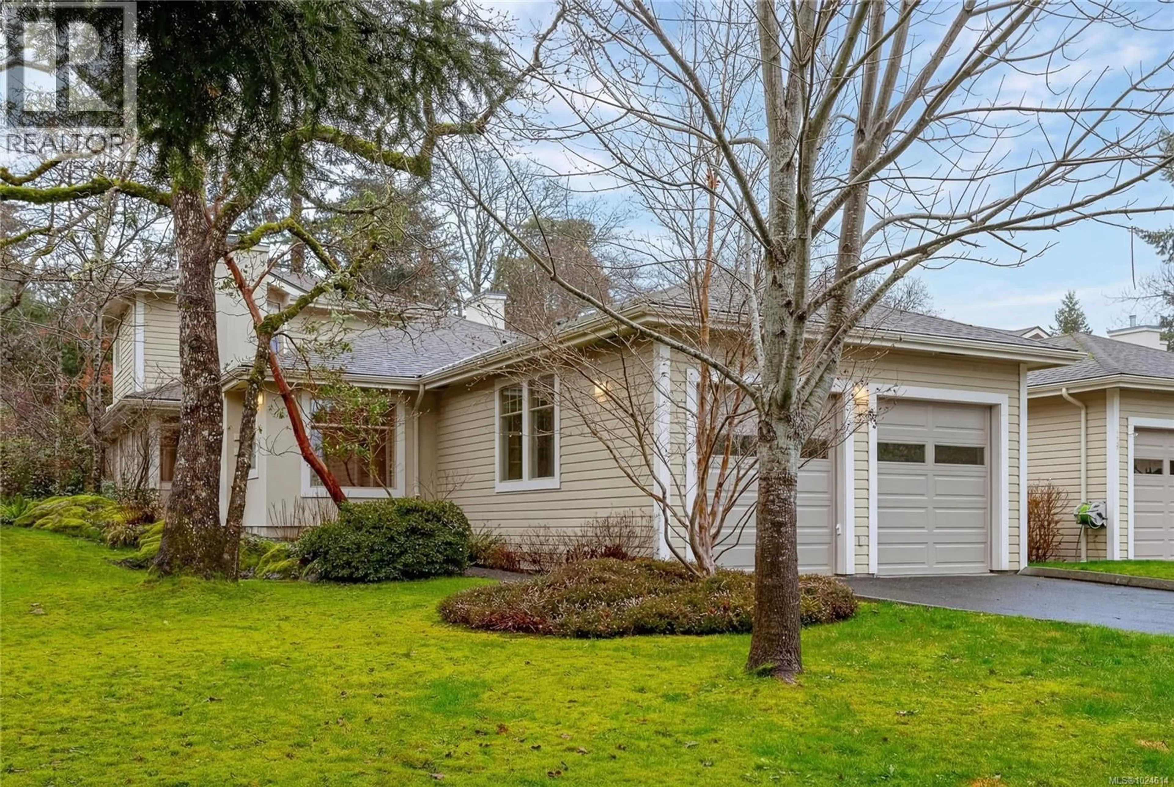 Home with vinyl exterior material, street for 53 - 850 PARKLANDS DRIVE, Esquimalt British Columbia V9A7L9