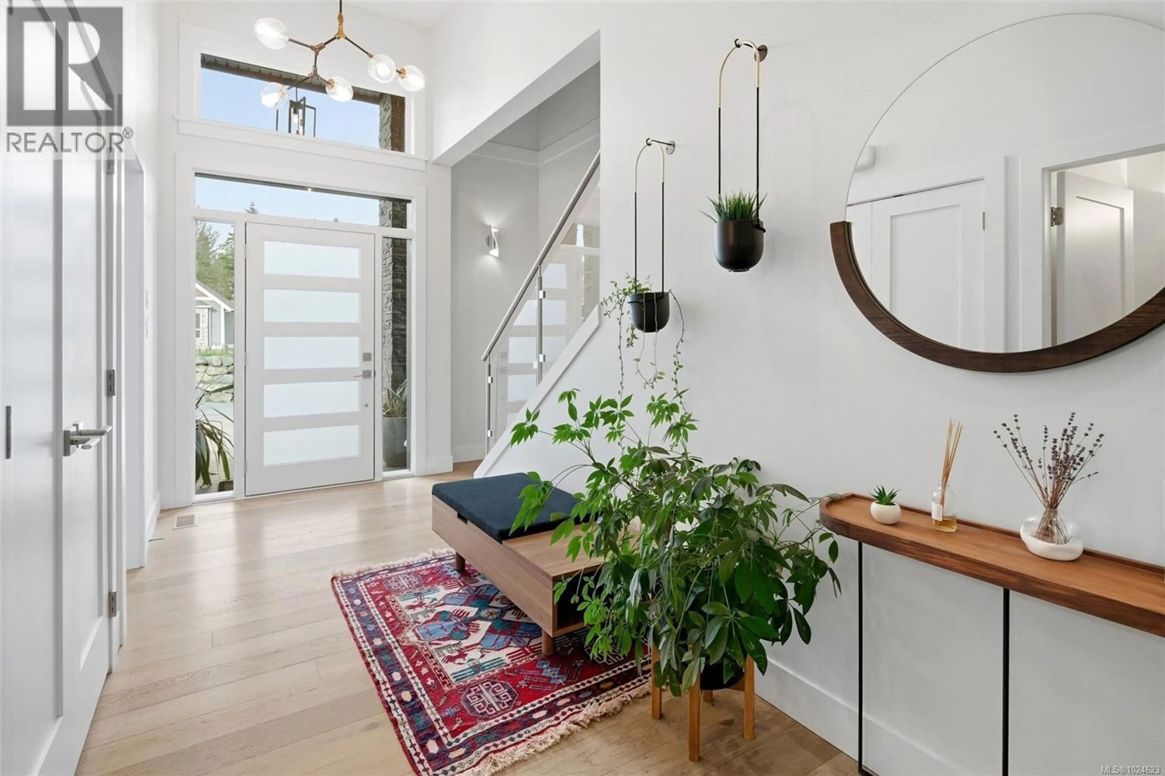 Indoor entryway for 881 HAYDEN PLACE, Mill Bay British Columbia V8H1G9