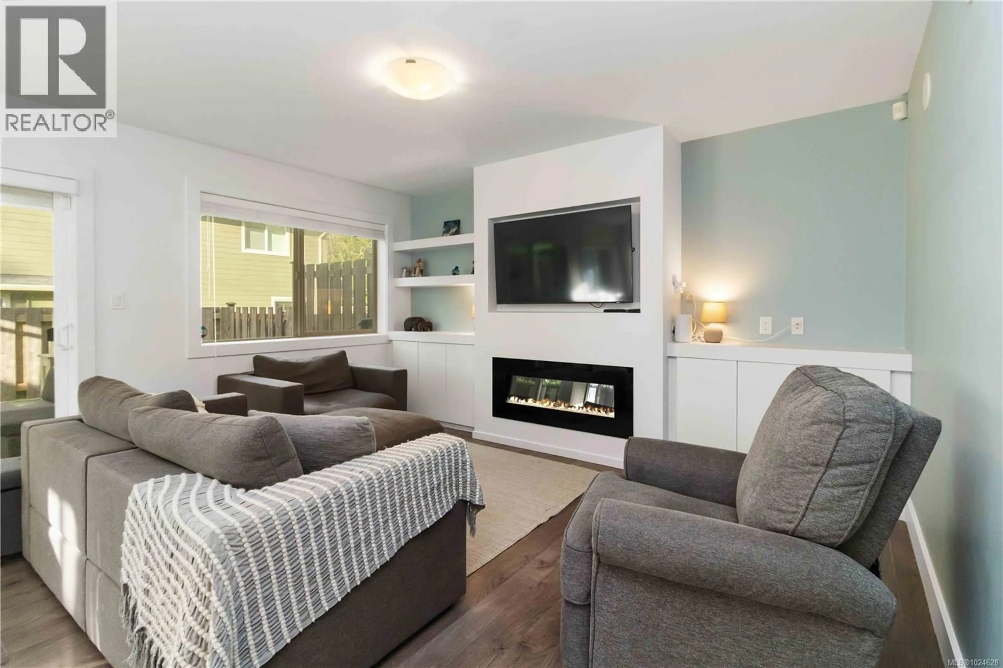 Living room with furniture, wood/laminate floor for 120 - 2117 CHARTERS ROAD, Sooke British Columbia V9Z0Y9