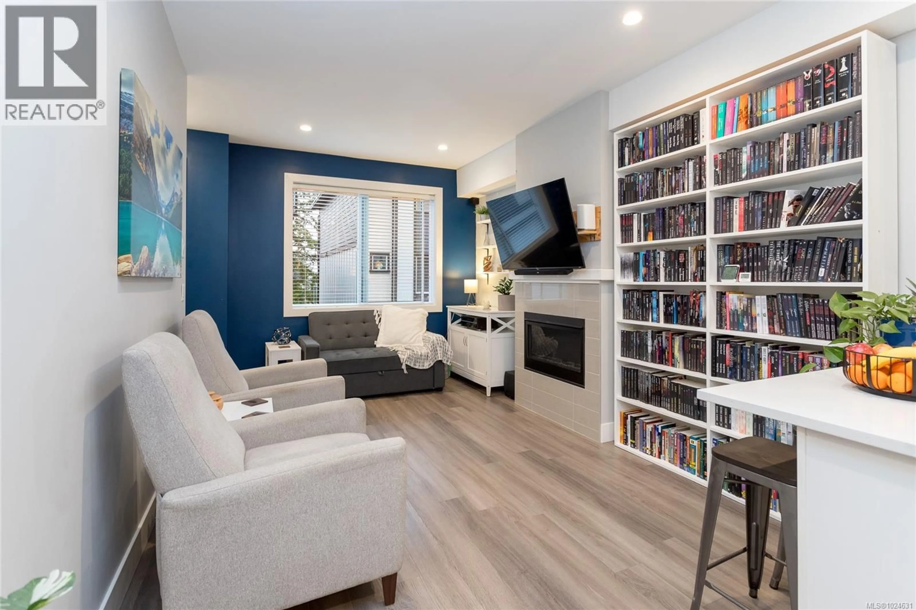 Living room with furniture, unknown for 933 TURNSTONE RIDGE, Langford British Columbia V9C0J4