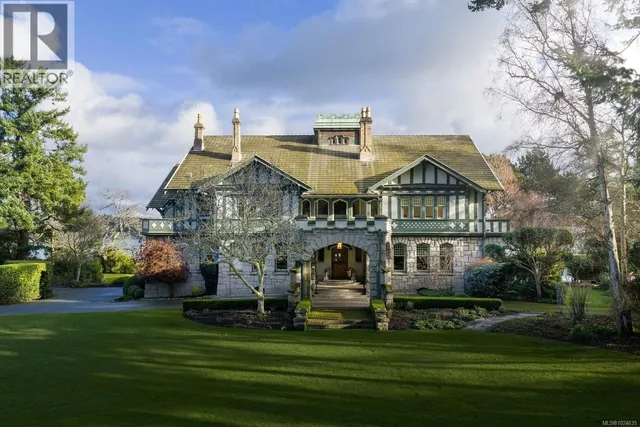 3175 BEACH DRIVE, Oak Bay 2
